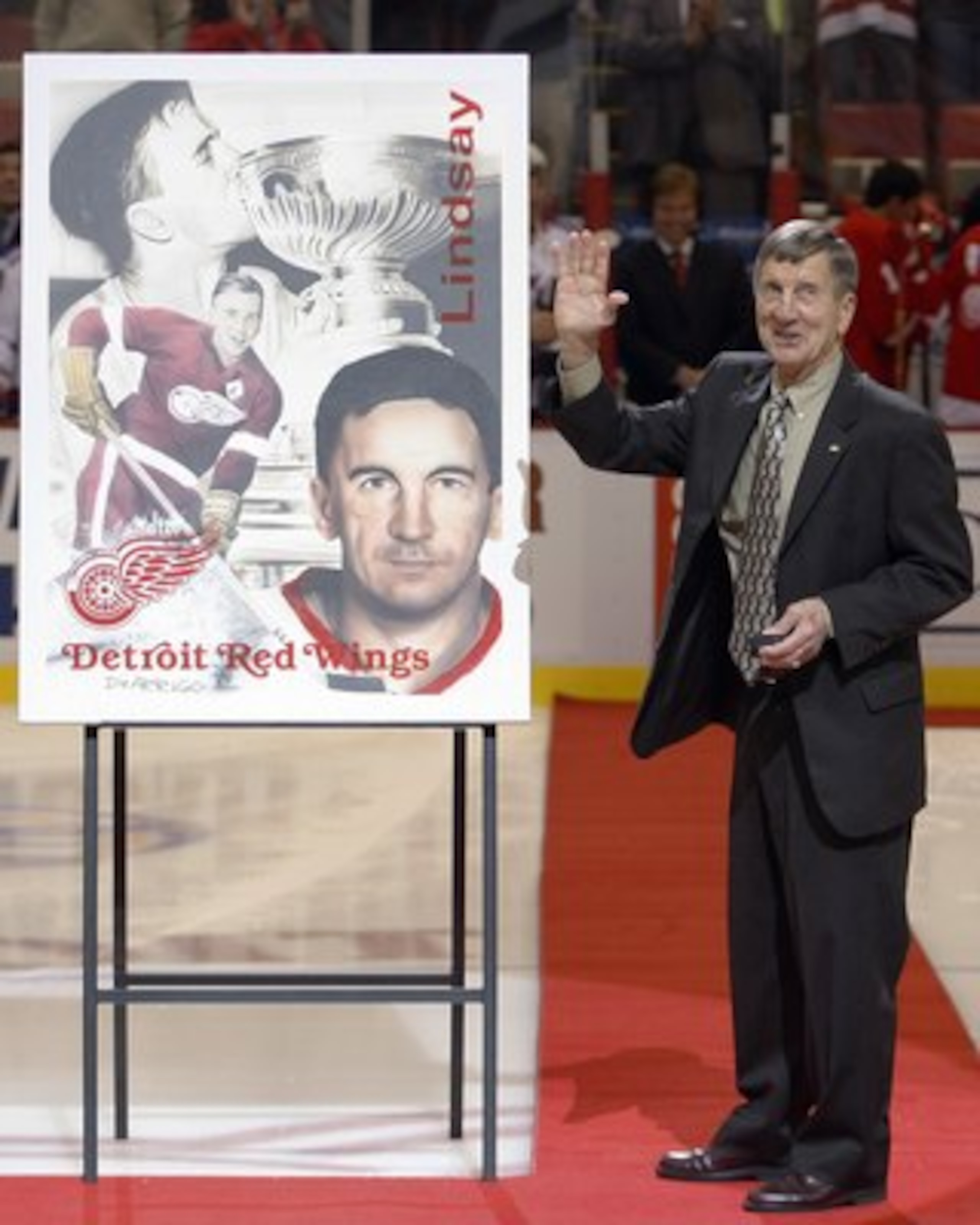 DETROIT, MI - OCTOBER 18:  Detroit Red Wings legend Ted Lindsay waves to the crowd prior to start of game between the Detroit Red Wings and the New York Rangers on October 18, 2008 at the Joe Louis Arena in Detroit, Michigan. The Red Wings defeated the Ra