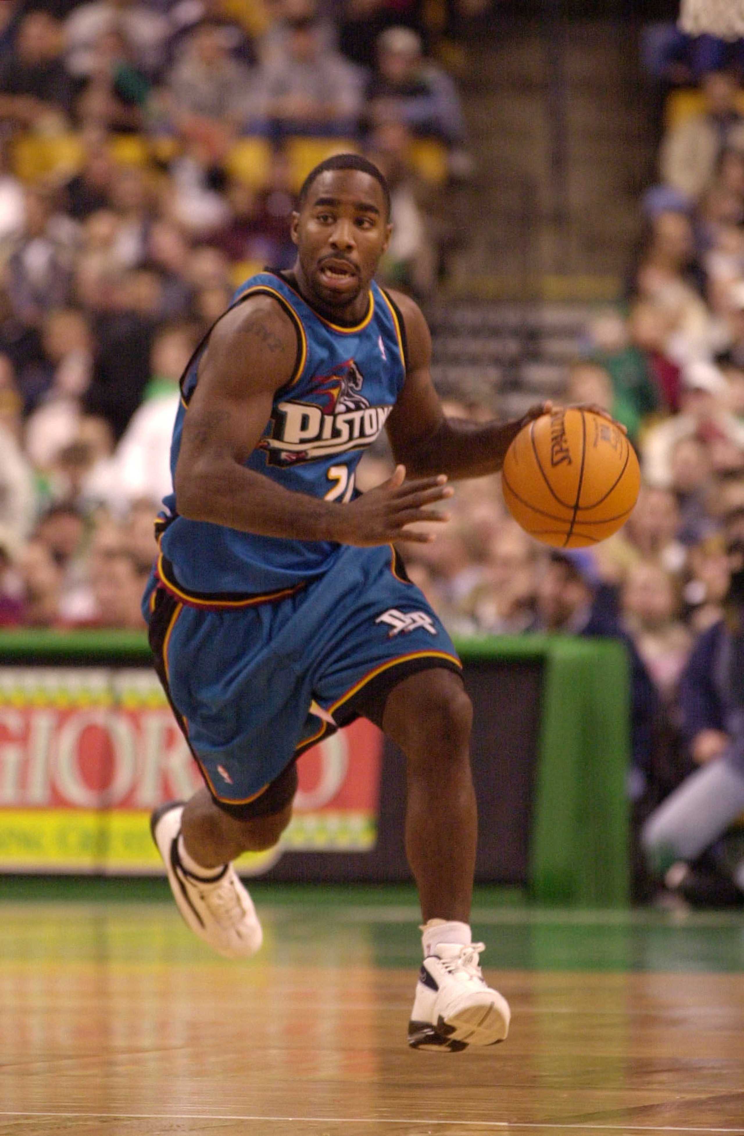 1 Nov 2000:  Mateen Cleaves #24 of the Detroit Pistons races down the court against the Boston Celtics at the Fleet Center in Boston, Massachusetts. The Celtics won 103-83. DIGITAL IMAGE Mandatory Credit: Ezra Shaw/ALLSPORT NOTE TO USER: It is expressly u