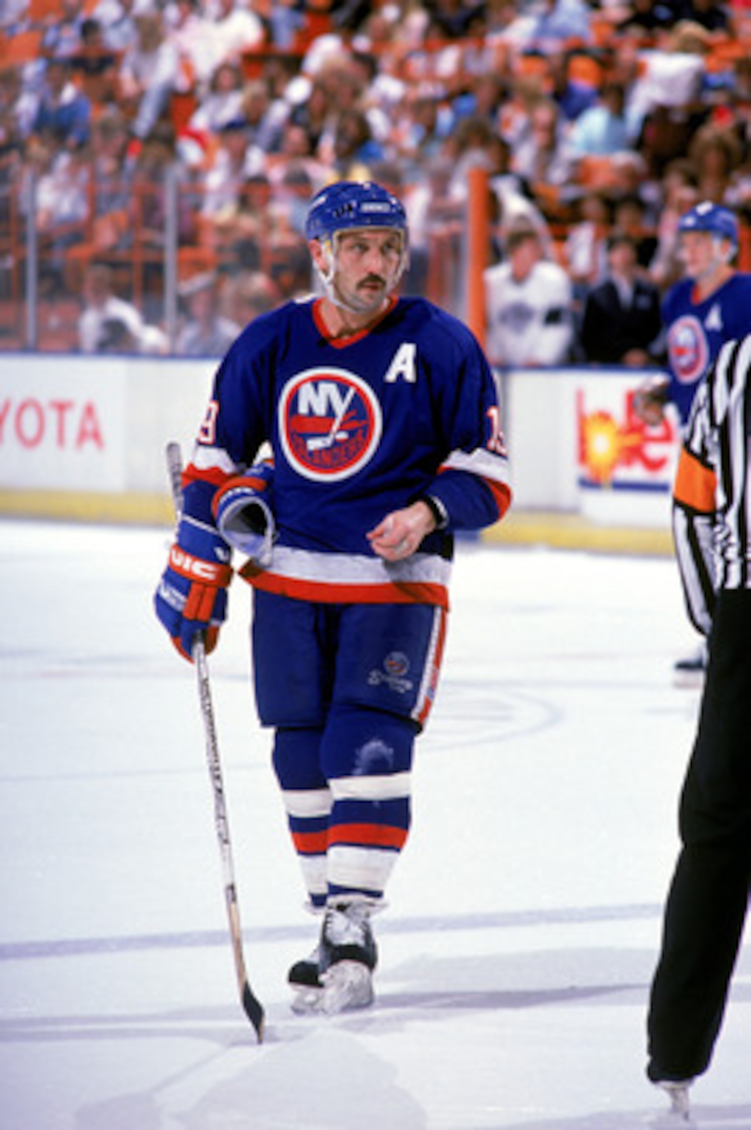 INGLEWOOD, CA - 1988:  Forward Bryan Trottier #19 of the New York Islanders on the ice during a 1988-89 season game against the Los Angeles Kings at the Great Western Forum in Inglewood, California.  (Photo by Mike Powell/Getty Images)