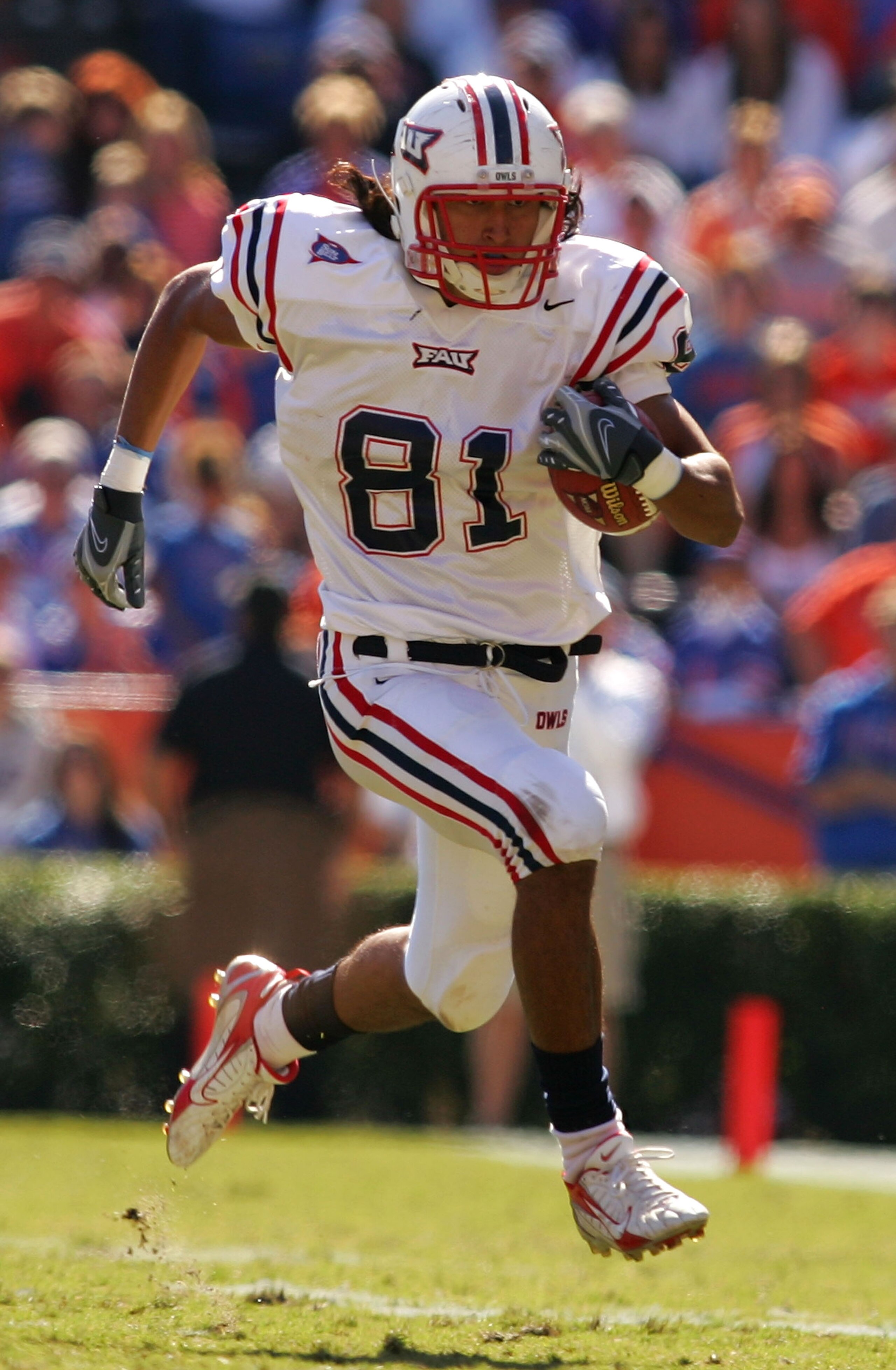 GAINESVILLE, FL - NOVEMBER 17:  Rob Housler #81 of the FAU Owls runs for a touchdown during a game against the Florida Gators at Ben Hill Griffin Stadium on November 17, 2007 in Gainesville, Florida.  The Gators won the game 59-20.  (Photo by Sam Greenwoo