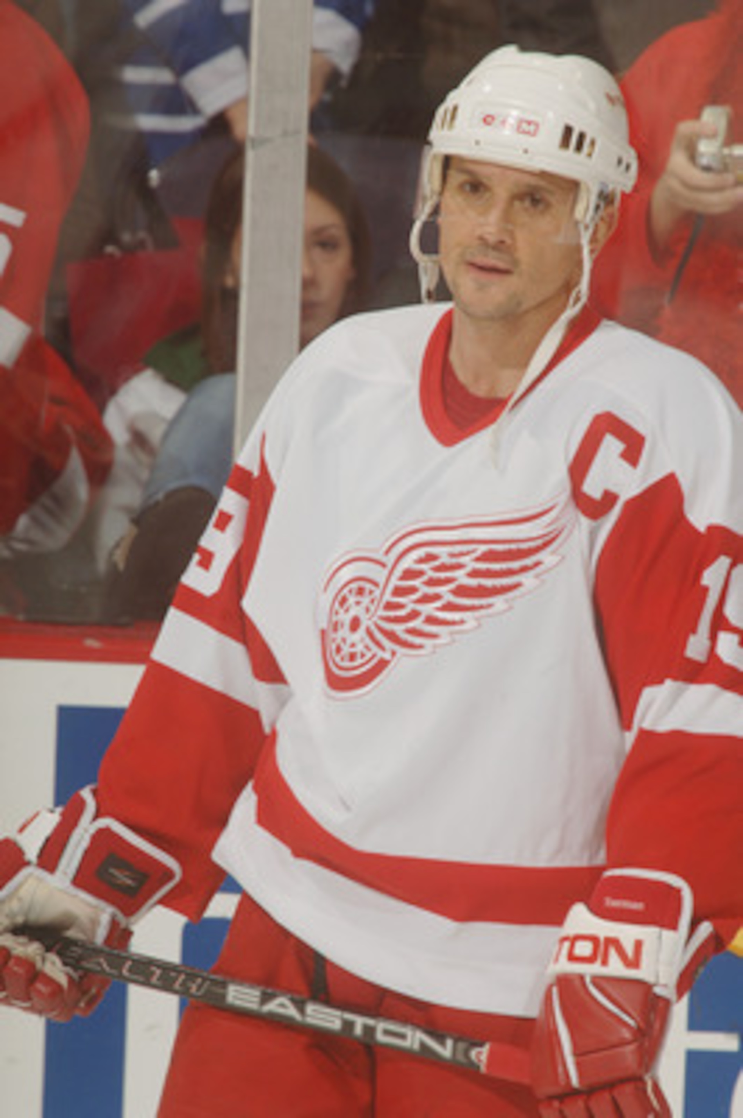 WASHINGTON, DC - DECEMBER 9:  Center Steve Yzerman #19 of the Detriot Red Wings looks on against the Washington Capitals during the NHL game on December 9, 2005 at MCI Center in Washington D.C.  Red Wings won 4-3. (Photo by Mitchell Layton/Getty Images)