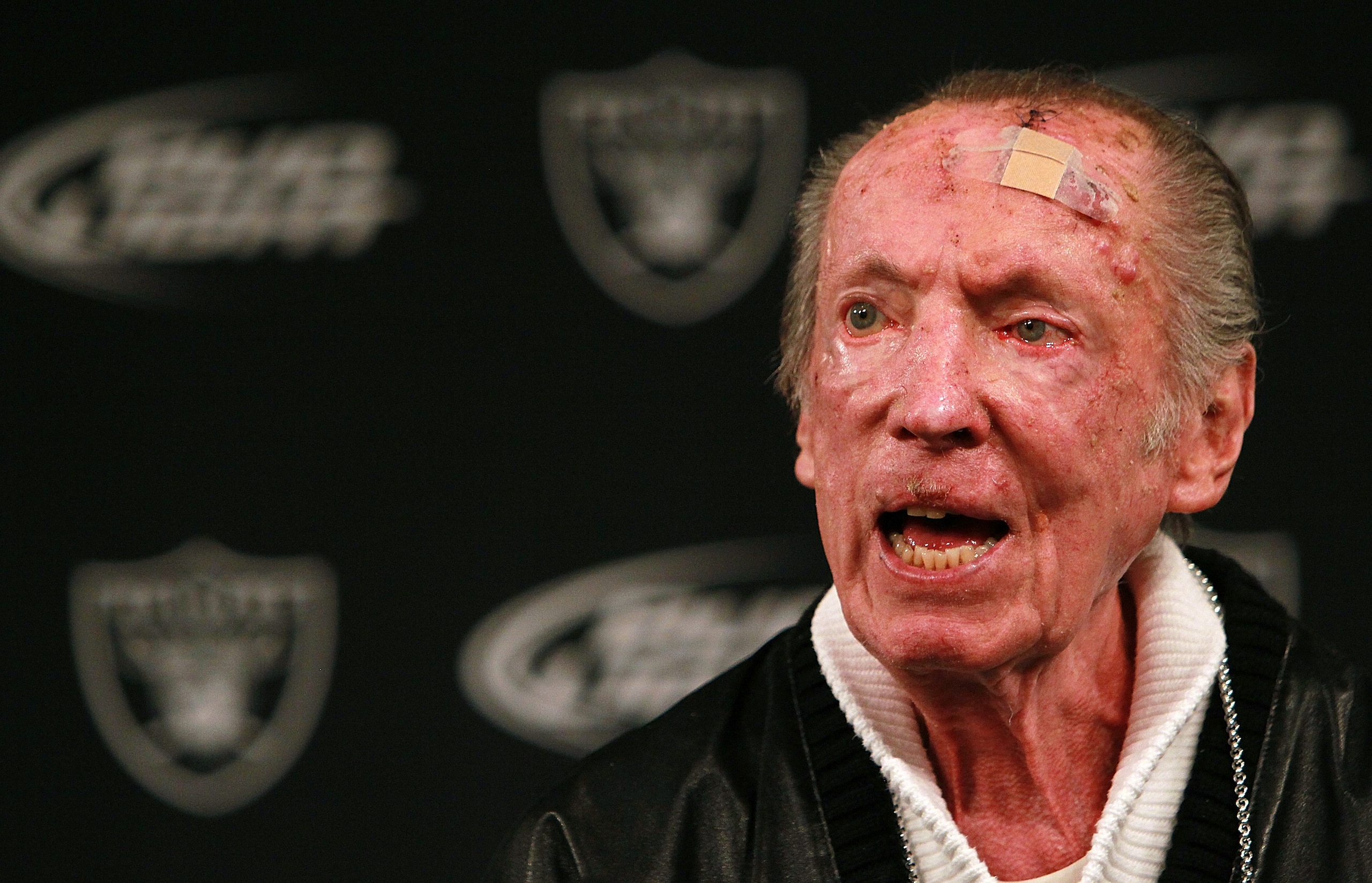 ALAMEDA, CA - JANUARY 18: Oakland Raiders owner Al Davis speaks to reporters after introducing Hue Jackson as the new head coach of the Oakland Raiders on January 18, 2011 in Alameda, California. Hue Jackson was introduced as the new coach of the Oaklan ALAMEDA, CA - JANUARY 18: Oakland Raiders owner Al Davis speaks to reporters after introducing Hue Jackson as the new head coach of the Oakland Raiders on January 18, 2011 in Alameda, California. Hue Jackson was introduced as the new coach of the Oaklan