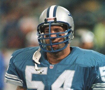 8 Oct 1995:  Linebacker Chris Spielman of the Detroit Lions jogs off the field during the Lions 38-20 victory over the Cleveland Browns at the Pontiac Silverdome in Detroit, Michigan.   Mandatory Credit: Brian Bahr/ALLSPORT