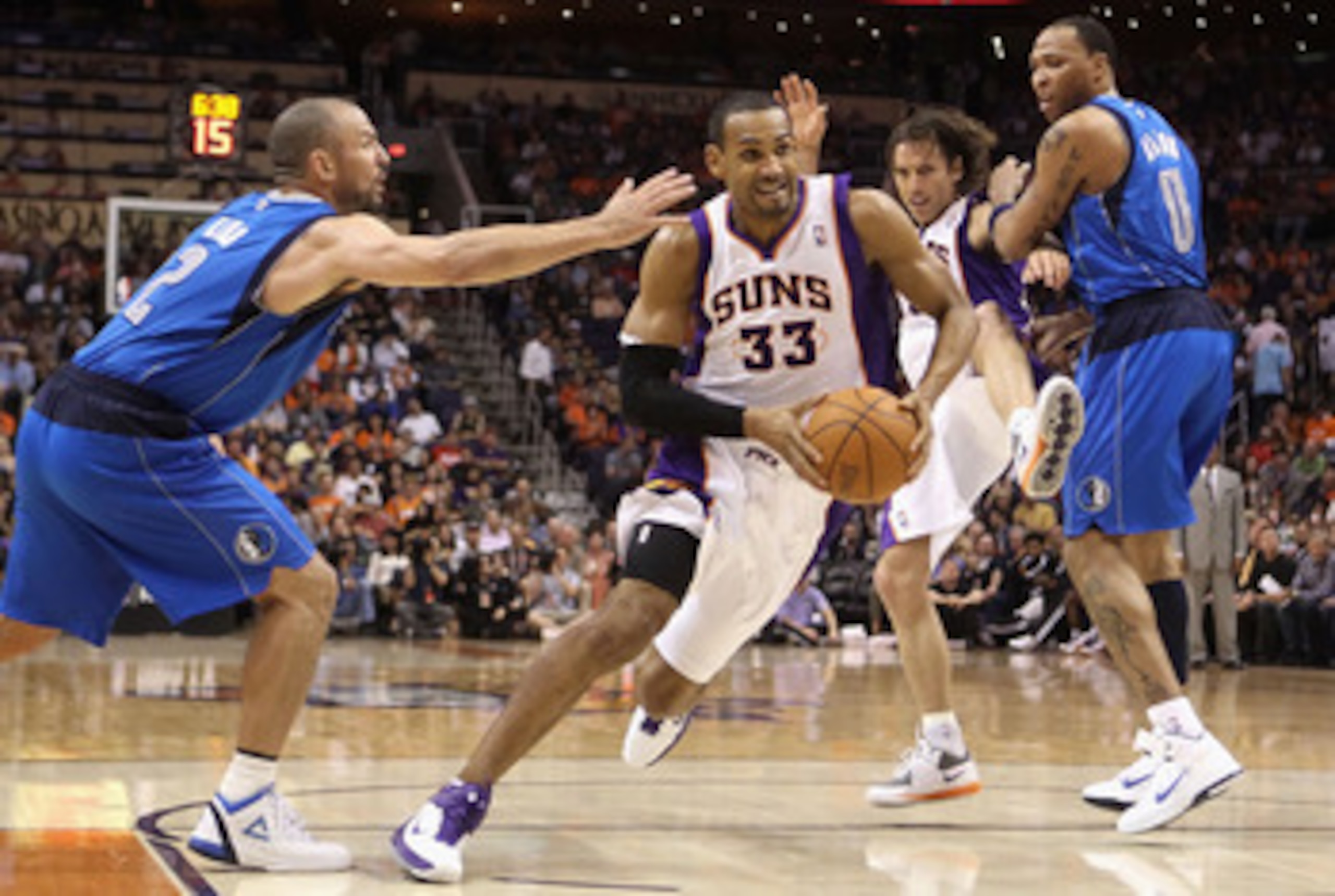 PHOENIX, AZ - MARCH 27: Grant Hill #33 of the Phoenix Suns drives the ball past Jason Kidd #2 of the Dallas Mavericks during the NBA game at US Airways Center on March 27, 2011 in Phoenix, Arizona. The Mavericks defeated the Suns 91-83. NOTE TO USER: PHOENIX, AZ - MARCH 27: Grant Hill #33 of the Phoenix Suns drives the ball past Jason Kidd #2 of the Dallas Mavericks during the NBA game at US Airways Center on March 27, 2011 in Phoenix, Arizona. The Mavericks defeated the Suns 91-83. NOTE TO USER: