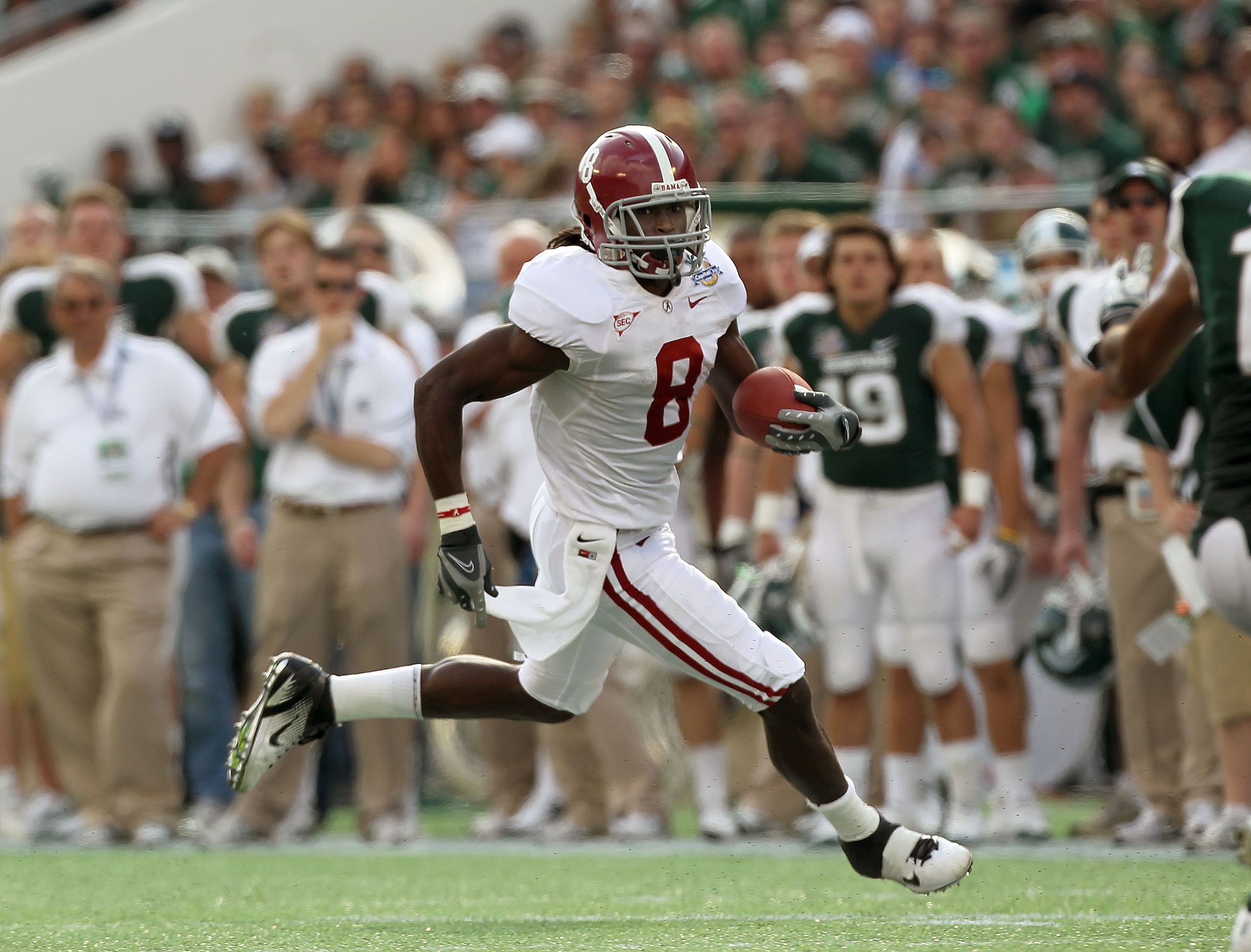 ORLANDO, FL - JANUARY 01: Julio Jones #8 of the Alabama Crimson Tide rushes for a touchdown during the Capitol One Bowl against the Michigan State Spartans at the Florida Citrus Bowl on January 1, 2011 in Orlando, Florida. (Photo by Mike Ehrmann/Getty Im ORLANDO, FL - JANUARY 01: Julio Jones #8 of the Alabama Crimson Tide rushes for a touchdown during the Capitol One Bowl against the Michigan State Spartans at the Florida Citrus Bowl on January 1, 2011 in Orlando, Florida. (Photo by Mike Ehrmann/Getty Im