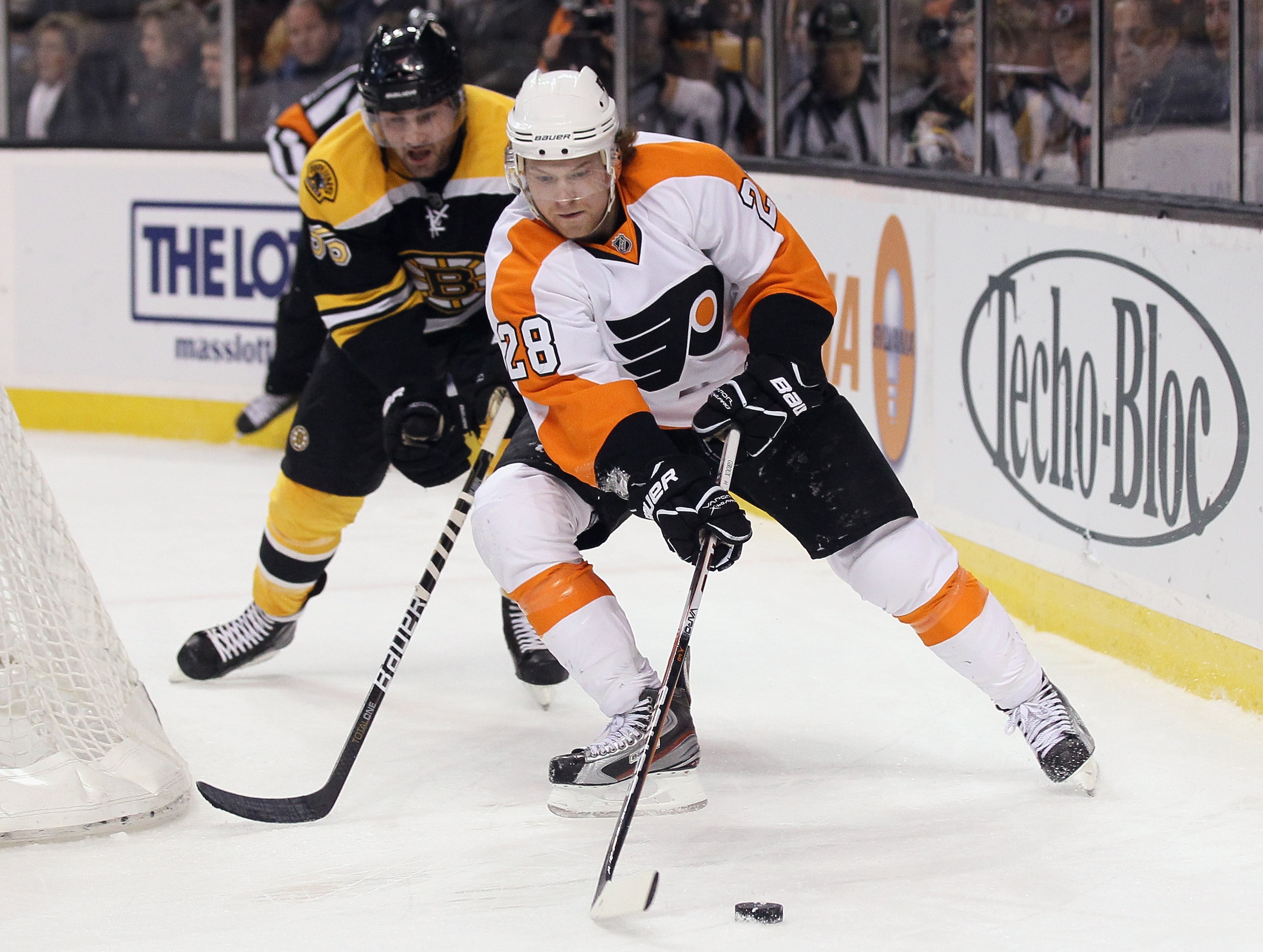 BOSTON, MA - JANUARY 13:  Claude Giroux #28 of the Philadelphia Flyers wraps around the net as Johnny Boychuk #55 of the Boston Bruins defends on January 13, 2011 at the TD Garden in Boston, Massachusetts.  (Photo by Elsa/Getty Images)