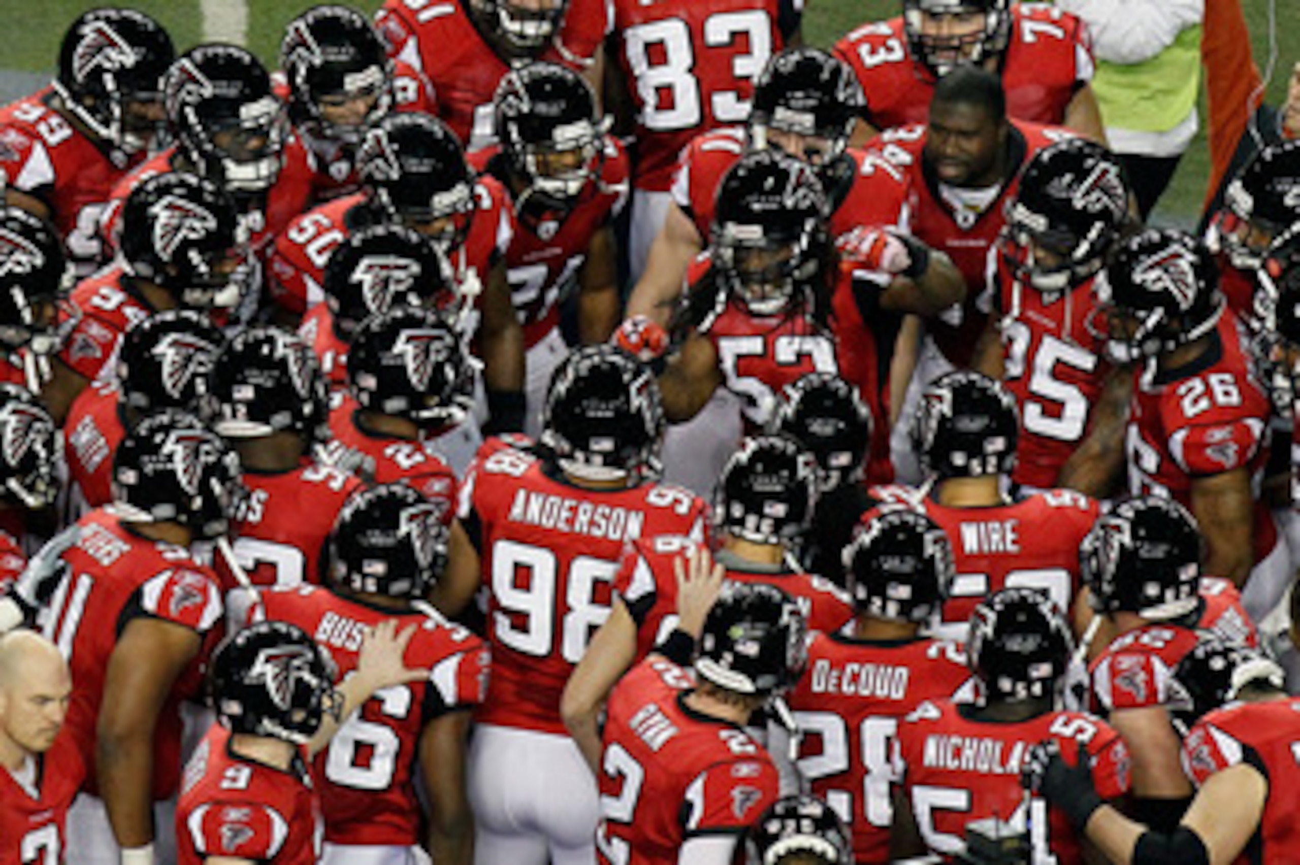 ATLANTA, GA - JANUARY 15: Mike Peterson #53 of the Atlanta Falcons leads his team in a pregame huddle against the Green Bay Packers during their 2011 NFC divisional playoff game at Georgia Dome on January 15, 2011 in Atlanta, Georgia. (Photo by Kevin C. ATLANTA, GA - JANUARY 15: Mike Peterson #53 of the Atlanta Falcons leads his team in a pregame huddle against the Green Bay Packers during their 2011 NFC divisional playoff game at Georgia Dome on January 15, 2011 in Atlanta, Georgia. (Photo by Kevin C.
