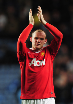 LONDON, ENGLAND - APRIL 06:  Wayne Rooney of Manchester United applauds the travelling fans after victory duringthe UEFA Champions League quarter final first leg match between Chelsea and Manchester United at Stamford Bridge on April 6, 2011 in London, En