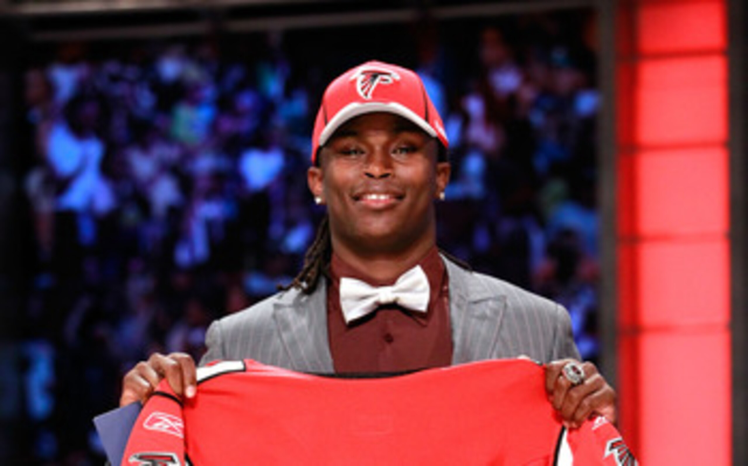 NEW YORK, NY - APRIL 28:  Julio Jones, #6 overall pick by the Atlanta Falcons, holds up a jersey on stage during the 2011 NFL Draft at Radio City Music Hall on April 28, 2011 in New York City.  (Photo by Chris Trotman/Getty Images)