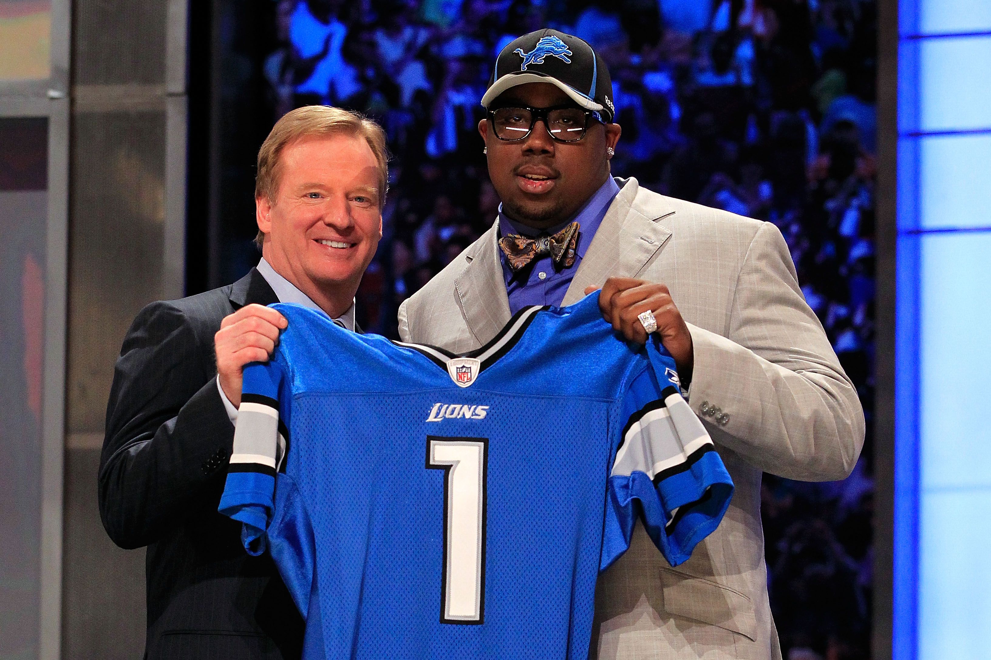 NEW YORK, NY - APRIL 28:  NFL Commissioner Roger Goodell poses for a photo with Nick Fairley, #13 overall pick by the Detriot Lions, during the 2011 NFL Draft at Radio City Music Hall on April 28, 2011 in New York City.  (Photo by Chris Trotman/Getty Imag