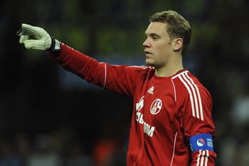 MILAN, ITALY - APRIL 05:  Goalkeeoer Manuel Neuer of Schalke 04 issues instructions during the UEFA Champions League Quarter Final match between FC Internazionale Milano and Schalke 04 at San Siro Stadium on April 5, 2011 in Milan, Italy.  (Photo by Valer