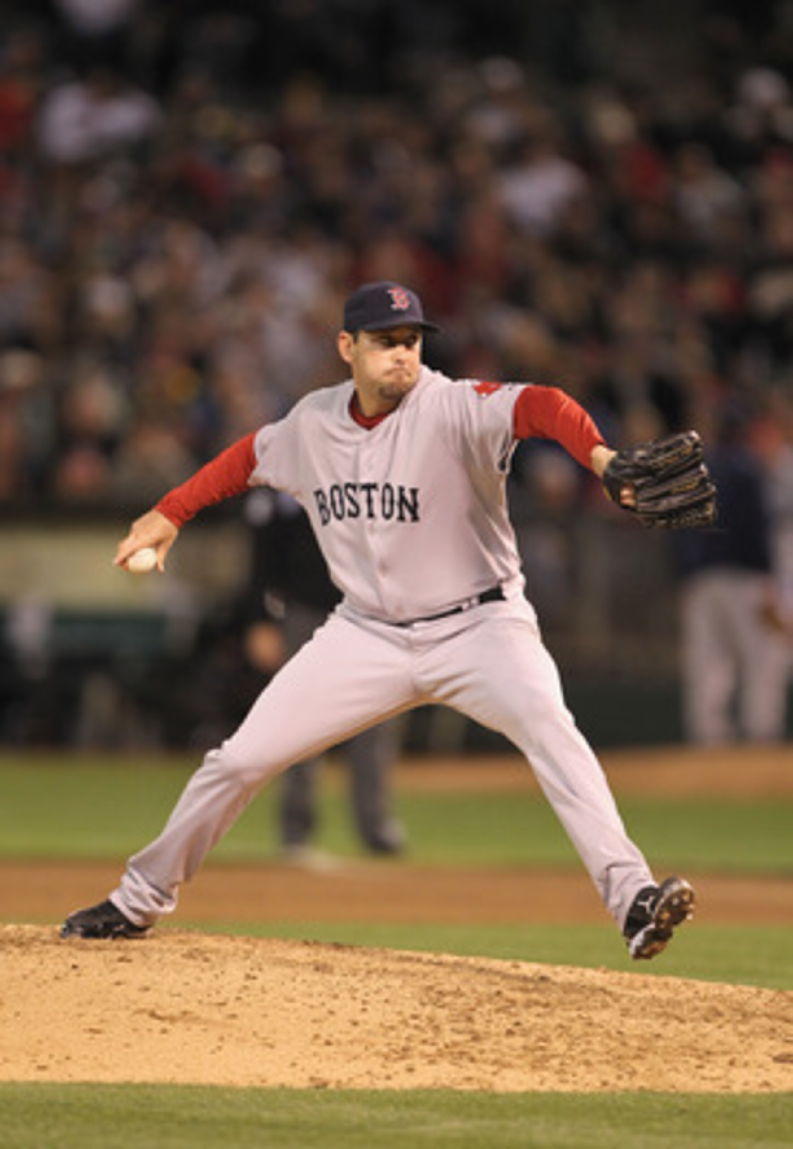 OAKLAND, CA - APRIL 19:  Dan Wheeler #35 of the Boston Red Sox in action against the Oakland Athletics at Oakland-Alameda County Coliseum on April 19, 2011 in Oakland, California.  (Photo by Ezra Shaw/Getty Images)