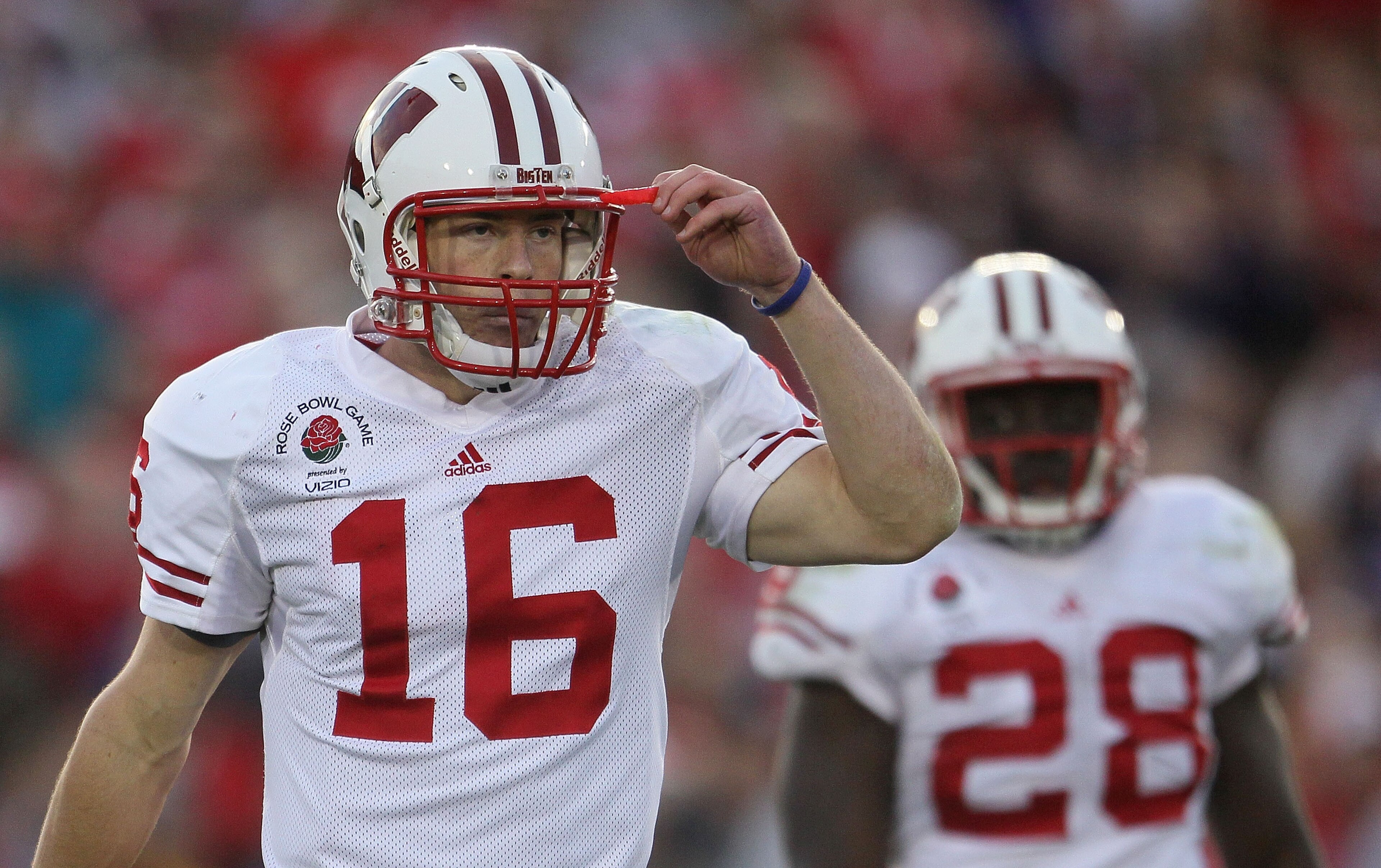PASADENA, CA - JANUARY 01: Quarterback Scott Tolzien #16 of the Wisconsin Badgers stands on the field during the game against the TCU Horned Frogs in the 97th Rose Bowl game on January 1, 2011 in Pasadena, California. (Photo by Jeff Gross/Getty Images) PASADENA, CA - JANUARY 01: Quarterback Scott Tolzien #16 of the Wisconsin Badgers stands on the field during the game against the TCU Horned Frogs in the 97th Rose Bowl game on January 1, 2011 in Pasadena, California. (Photo by Jeff Gross/Getty Images)