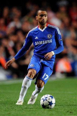 LONDON, ENGLAND - APRIL 06:  Jose Bosingwa of Chelsea runs with the ball during the UEFA Champions League quarter final first leg match between Chelsea and Manchester United at Stamford Bridge on April 6, 2011 in London, England.  (Photo by Mike Hewitt/Ge