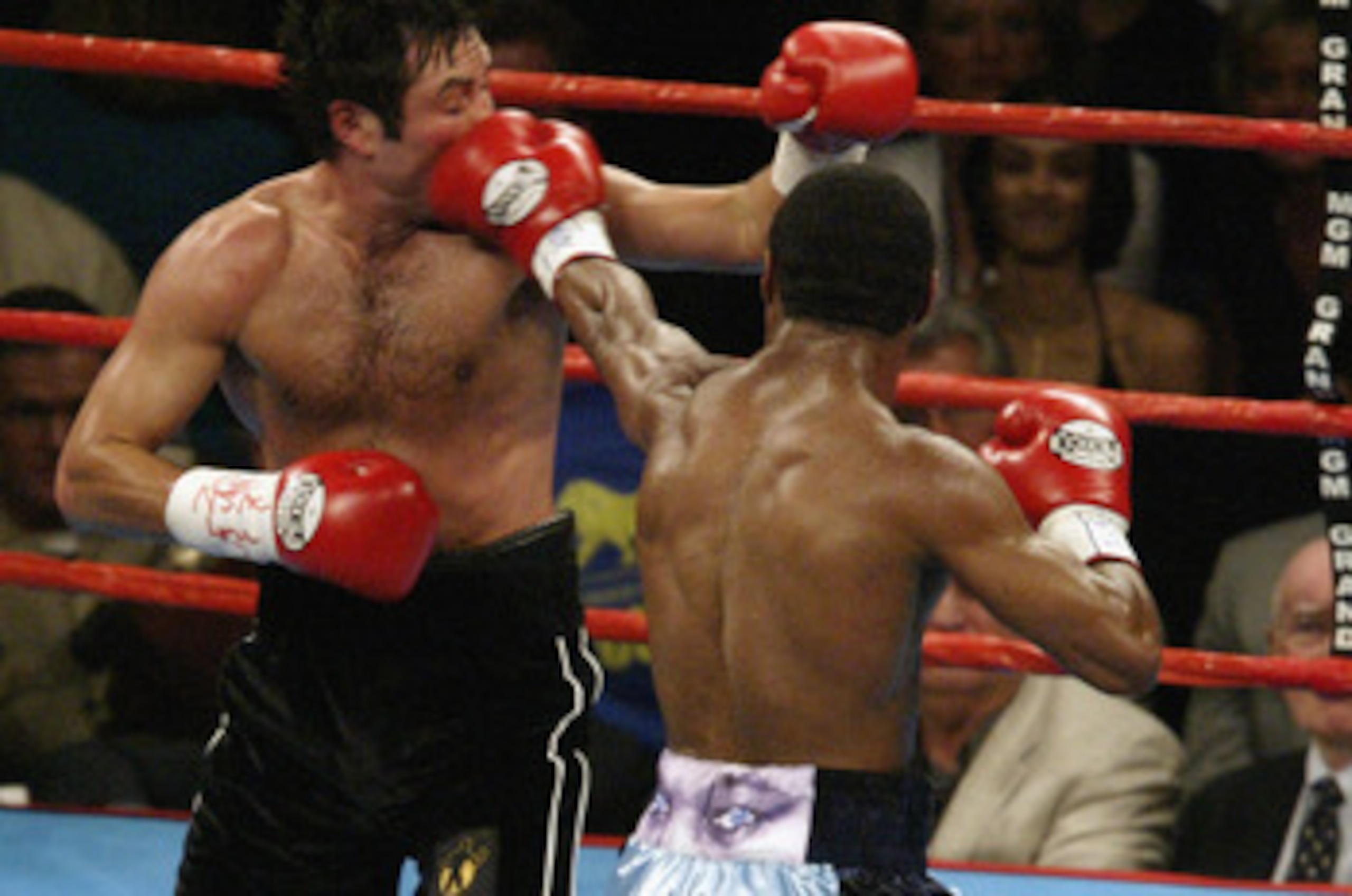 LAS VEGAS - SEPTEMBER 13:  Oscar De La Hoya takes a punch in the face from Shane Mosley on September 13, 2003 at the MGM Grand in Las Vegas, Nevada.  Mosley defeated De La Hoya by unanimous decision.  (Photo by Jeff Gross/Getty Images)