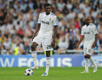 MADRID, SPAIN - APRIL 27:  Emmanuel Adebayor (L) of Real Madrid stands dejected backdropped by his teammate Lassana Diarra after conceding a goal during the UEFA Champions League Semi Final first leg match between Real Madrid and Barcelona at the Estadio