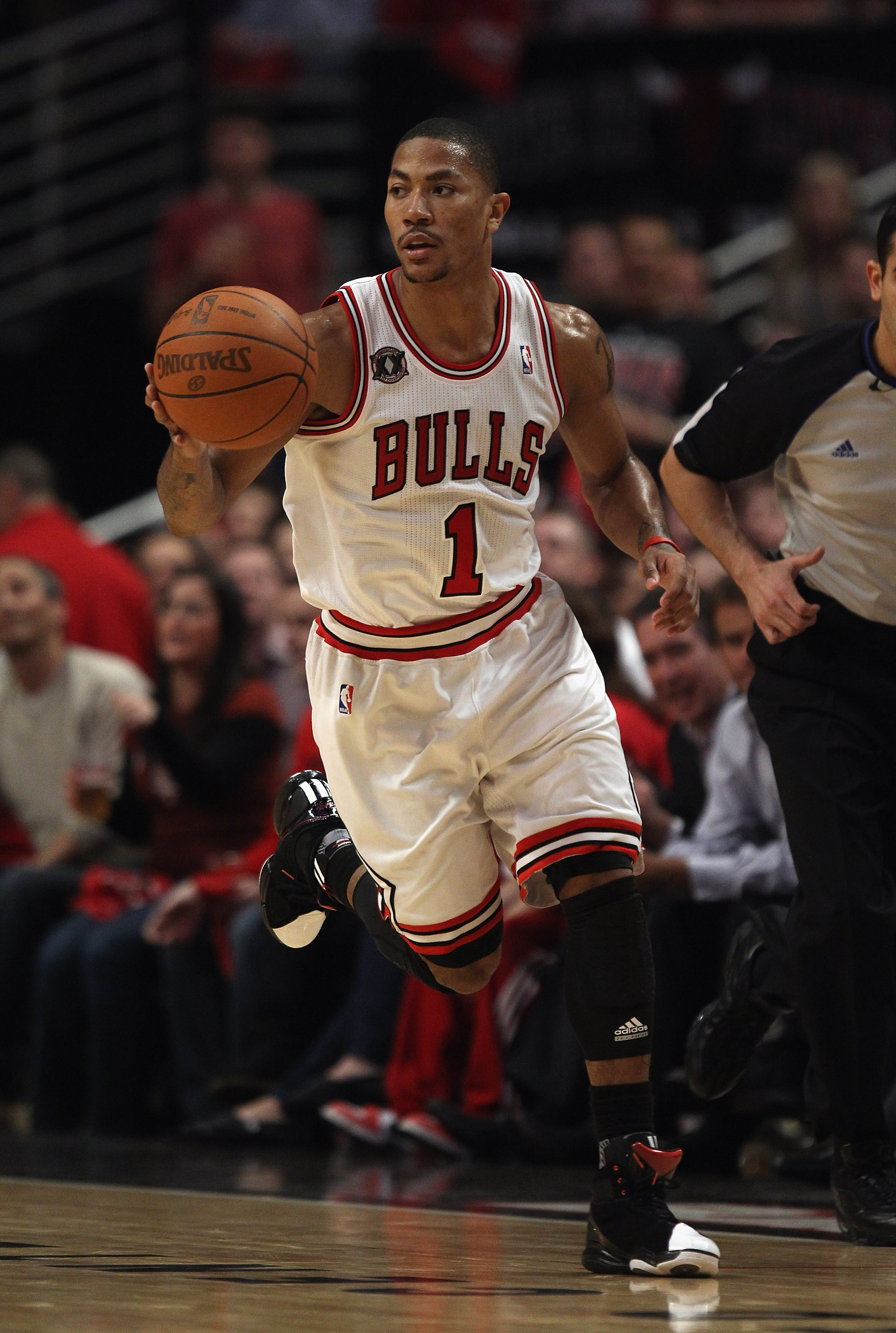 Basketball Forever - The Chicago Bulls will be wearing one of the SICKEST  throwback jerseys in NBA history next season. Here's Derrick Rose in the  Chicago Script Retro's. 󾟖󾭻󾓶