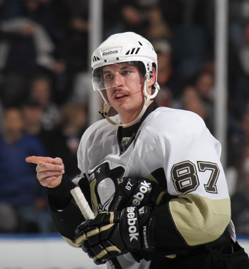 UNIONDALE, NY - DECEMBER 29:  Sidney Crosby #87 of the Pittsburgh Penguins skates against the New York Islanders at the Nassau Coliseum on December 29, 2010 in Uniondale, New York.  (Photo by Bruce Bennett/Getty Images)