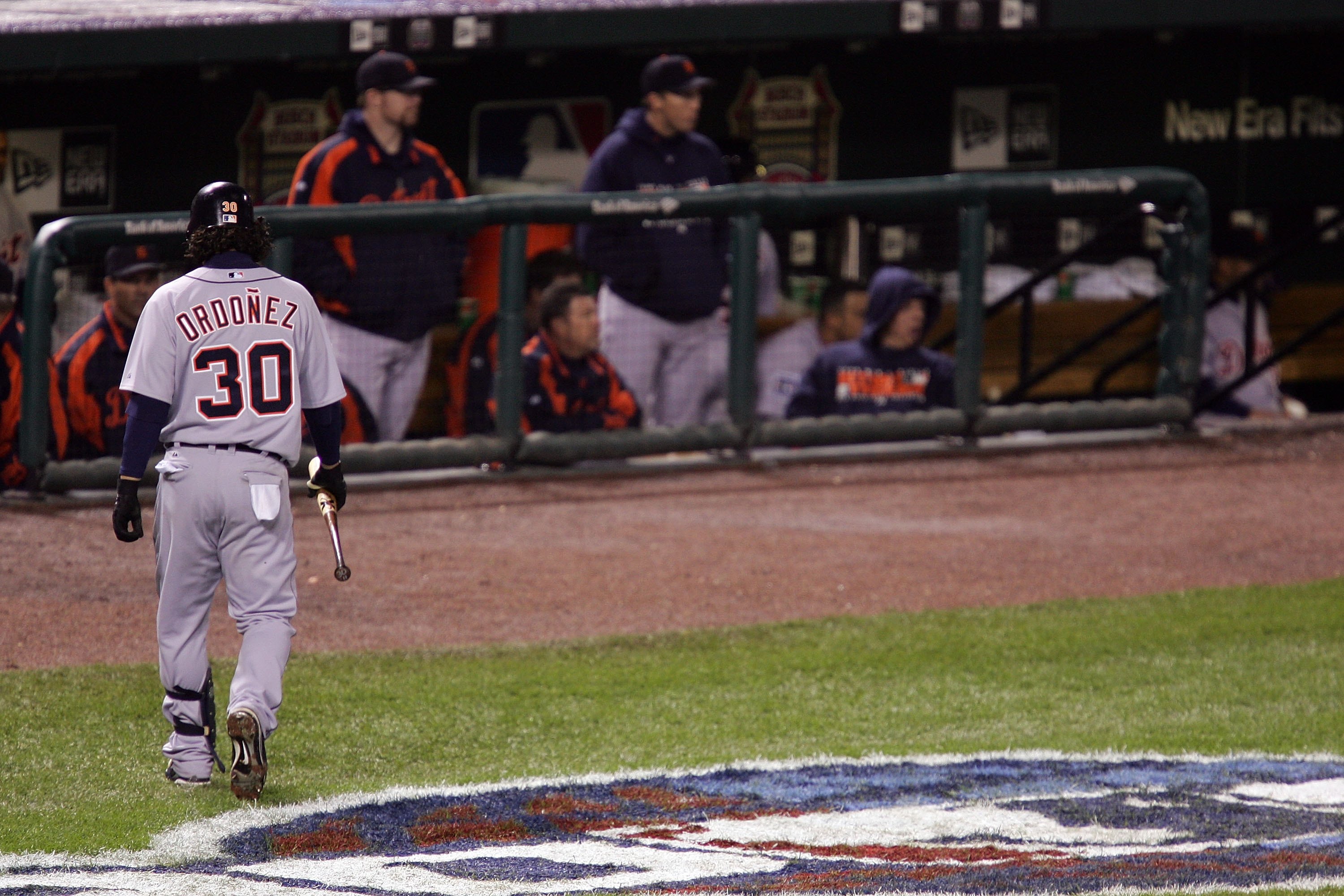 2006 WS Gm1: Rolen ties the game with a solo home run 