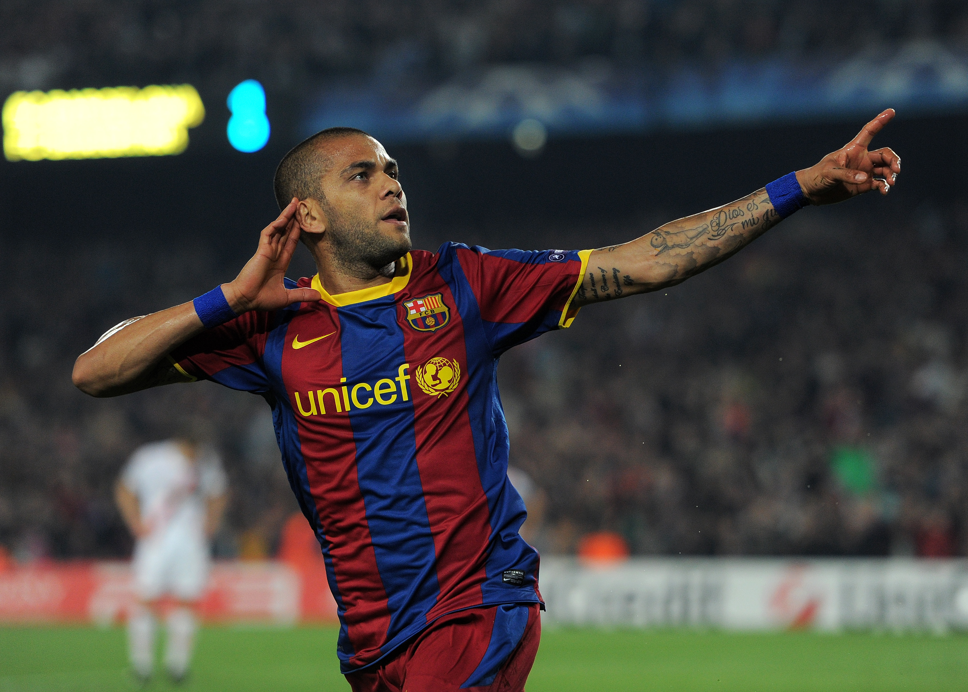 BARCELONA, SPAIN - APRIL 06:  Daniel Alves of Barcelona celebrates scoring his sides second goal during the UEFA Champions League quarter final first leg match between Barcelona and Shakhtar Donetsk at the Camp Nou stadium on April 6, 2011 in Barcelona, S