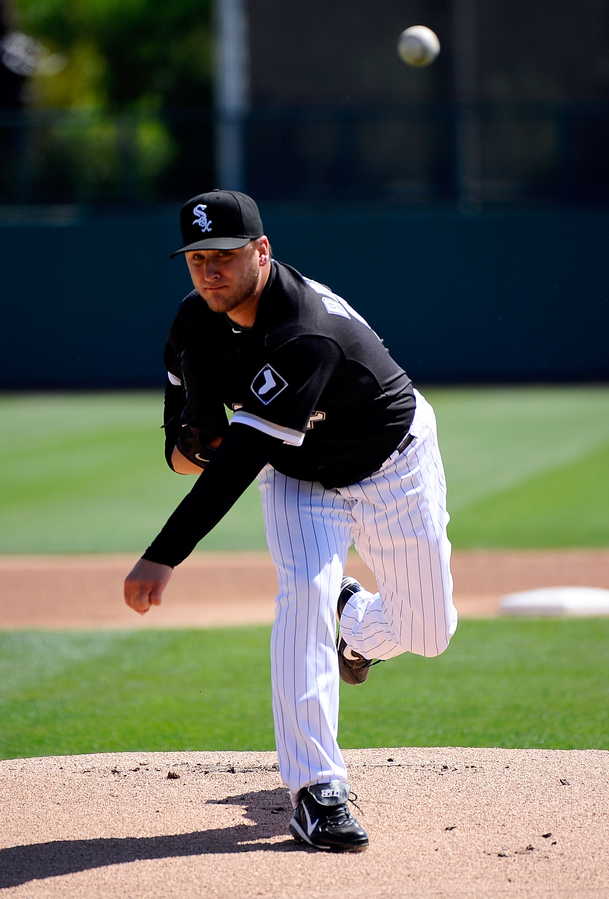 Mark Buehrle bests old club as Blue Jays edge White Sox