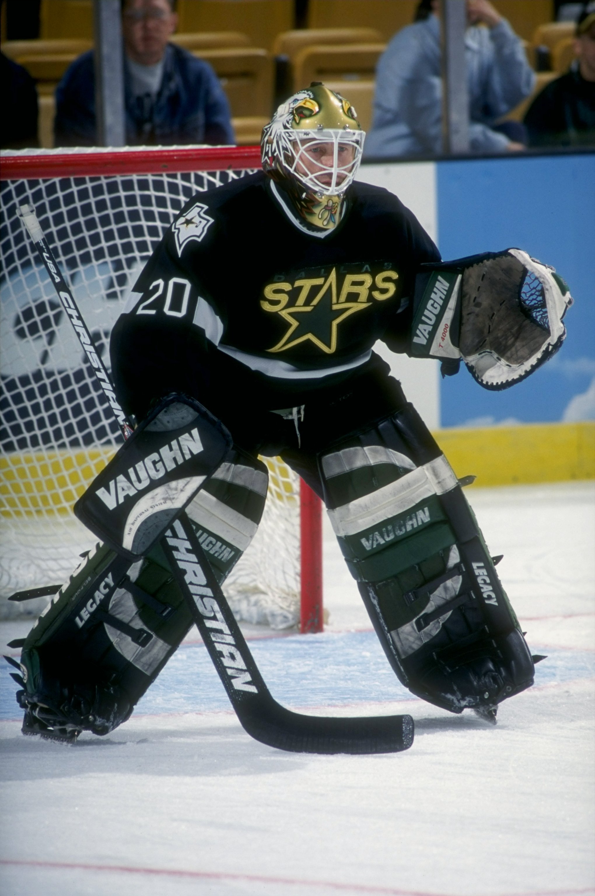 14 Nov 1998:  Goallie Ed Belfour #20 of the Dallas Stars waits for the puck during the game against the Boston Bruins at the Fleet Center in Boston, Massachusetts. The Stars defeated the Bruins 3-1. Mandatory Credit: Steve Babineau  /Allsport