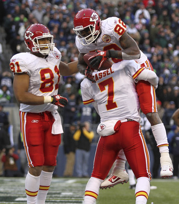 SEATTLE - NOVEMBER 28:  Wide receiver Dwayne Bowe #82 of the Kansas City Chiefs is congratulated by quarterback Matt Cassel #7 and Tony Moeaki #81after scoring a touchdown to take a 34-17 lead against the Seattle Seahawks at Qwest Field on November 28, 20