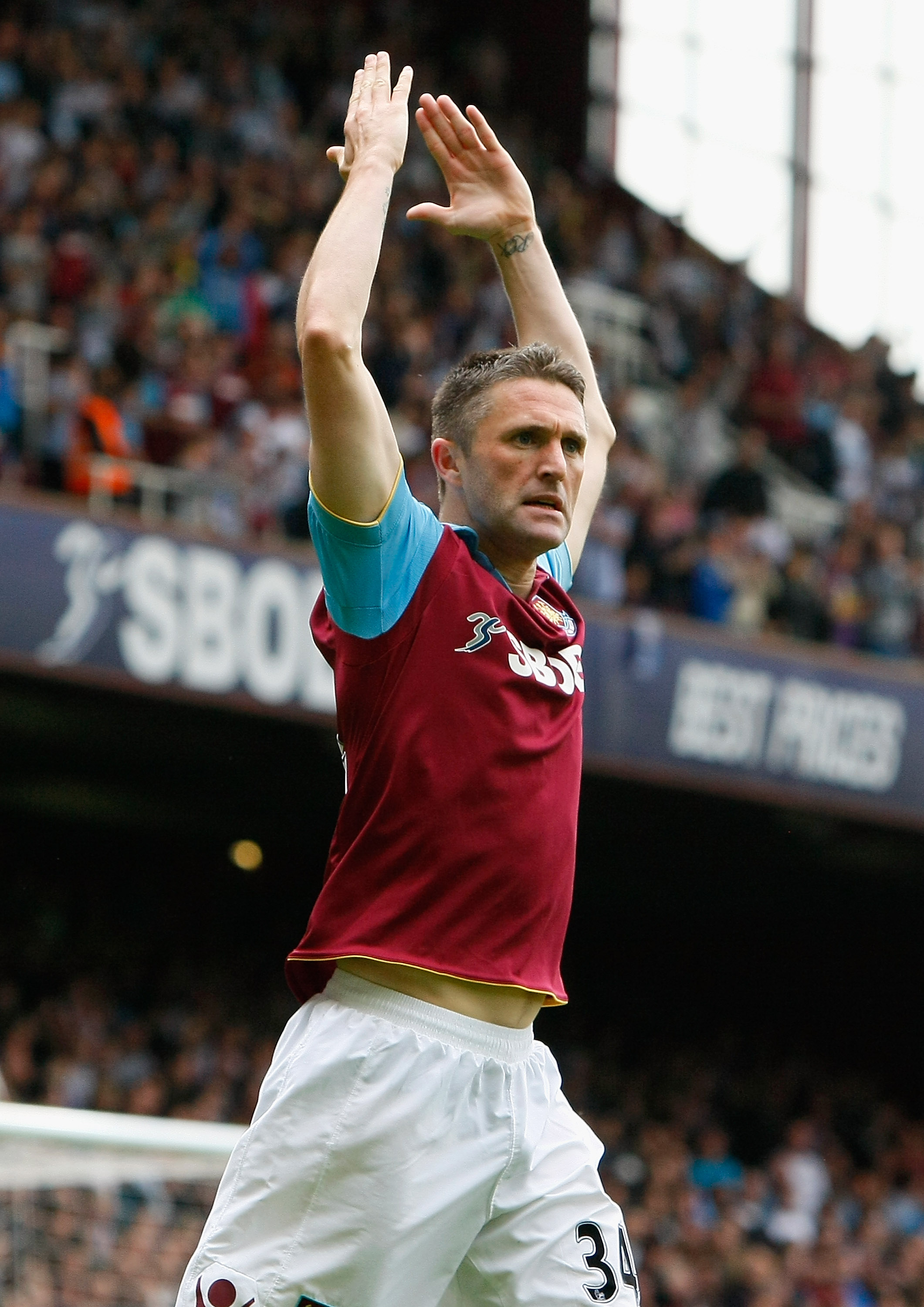 LONDON, ENGLAND - APRIL 16:  Robbie Keane of West Ham United celebrates scoring the opening goal during the Barclays Premier League match between West Ham United and Aston Villa at the Boleyn Ground on April 16, 2011 in London, England.  (Photo by Tom Dul