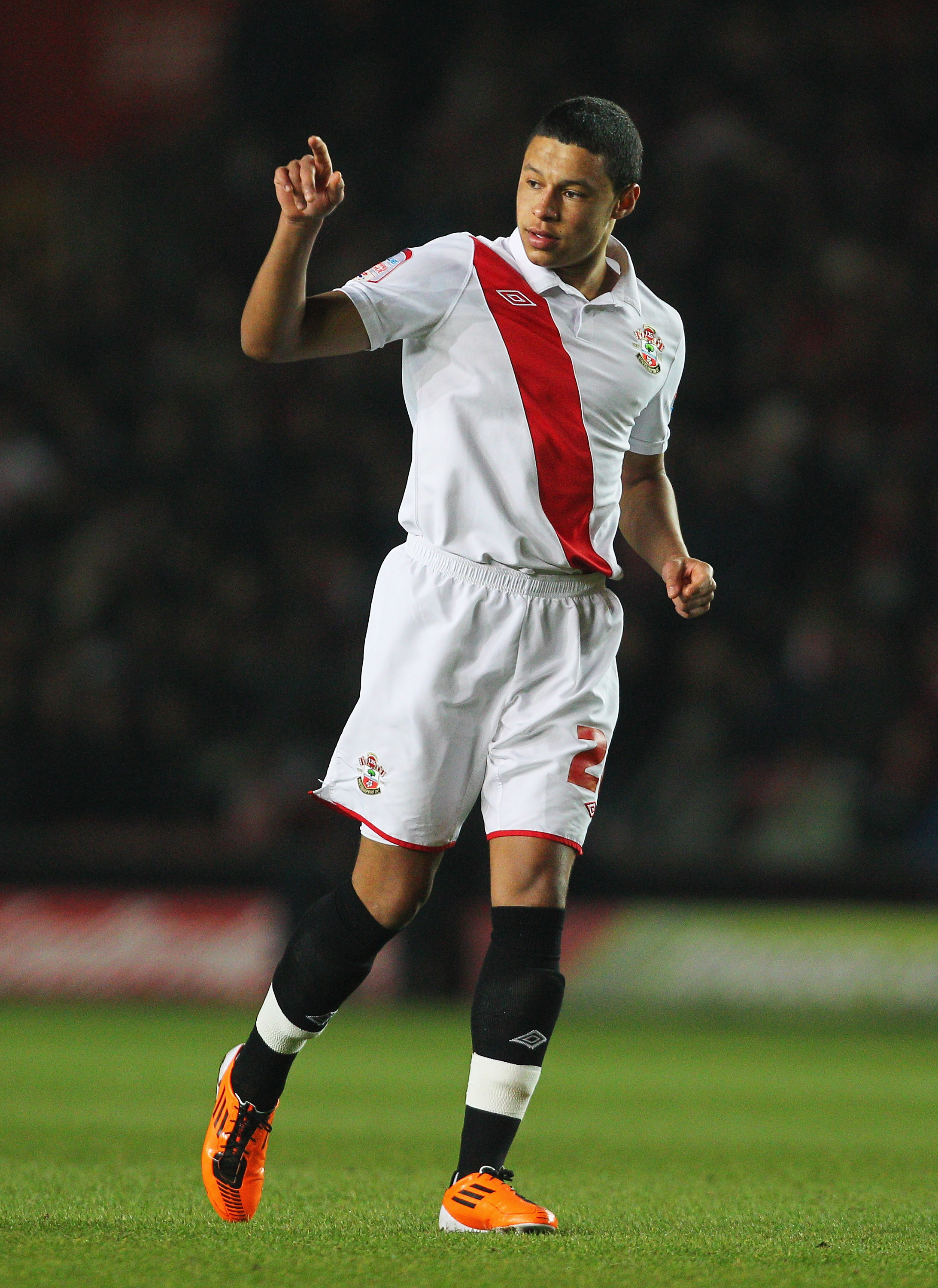 SOUTHAMPTON, ENGLAND - JANUARY 29:  Alex Chamberlain of Southampton points during the FA Cup sponsored by E.ON 4th Round match between Southampton and Manchester United at St Mary's Stadium on January 29, 2011 in Southampton, England.  (Photo by Clive Ros