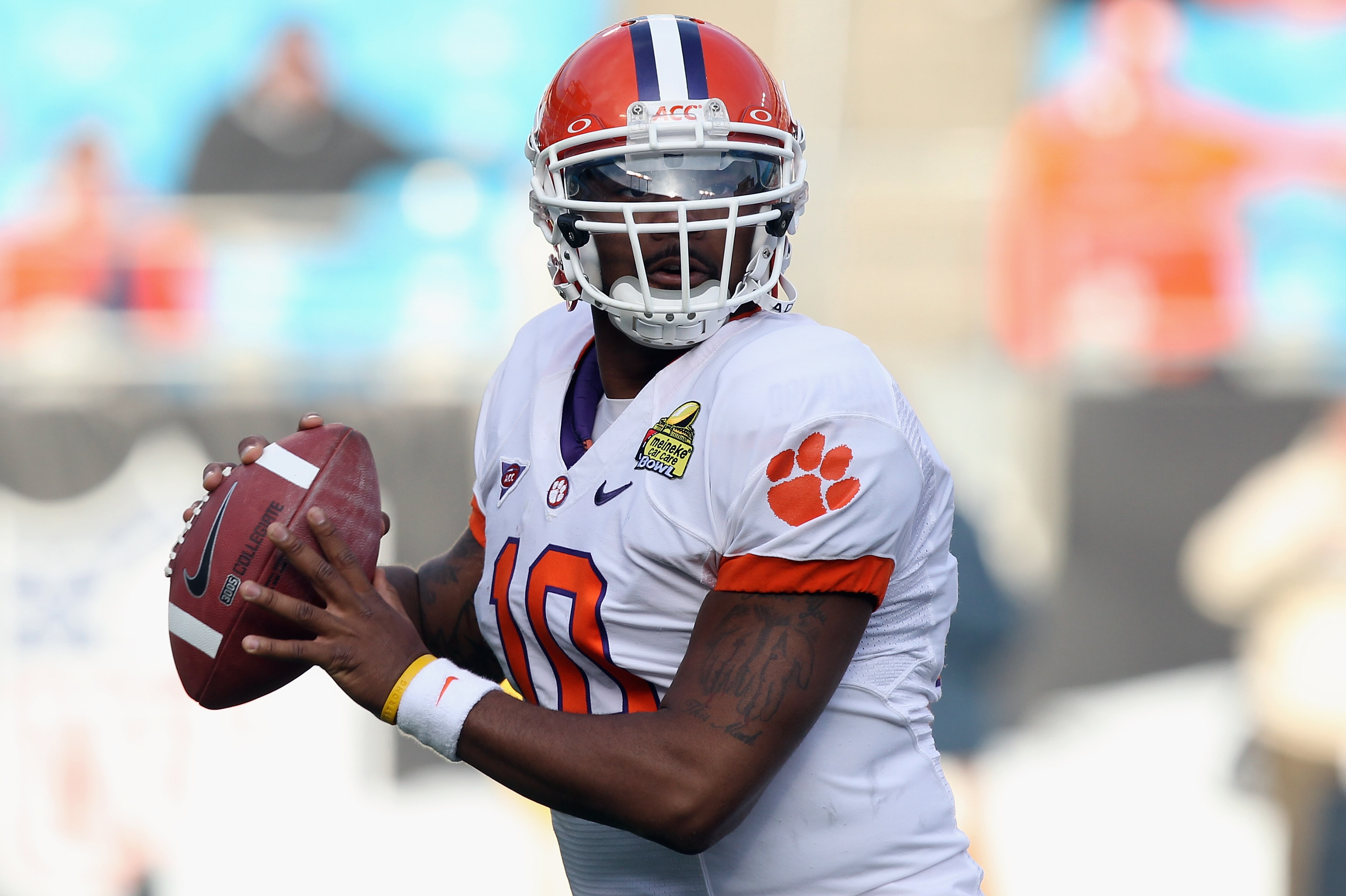 CHARLOTTE, NC - DECEMBER 31:  Tajh Boyd #10 of the Clemson Tigers drops back to pass against the USF Bulls during their game at Bank of America Stadium on December 31, 2010 in Charlotte, North Carolina.  (Photo by Streeter Lecka/Getty Images)