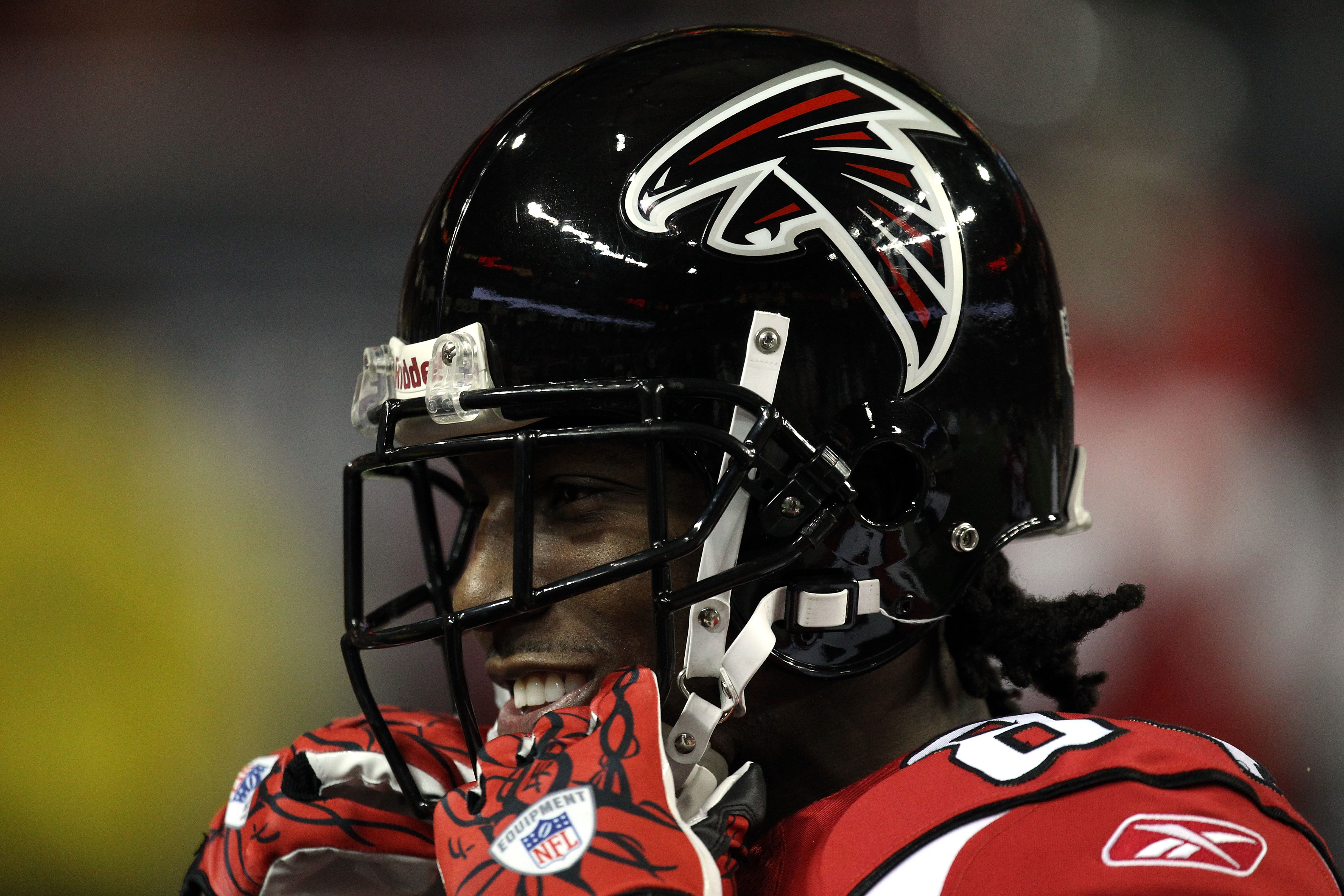 Atlanta Falcons wide receiver Julio Jones (11) celebrates his touchdown  with teammates Roddy White (84) and Jason Snelling during the first half of  the NFC Championship game agains the San Francisco 49ers