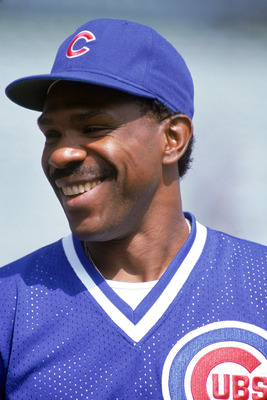 1990:  Andre Dawson #8 of the Chicago Cubs smiles during practice in 1990.  (Photo by Jonathan Daniel/Getty Images)