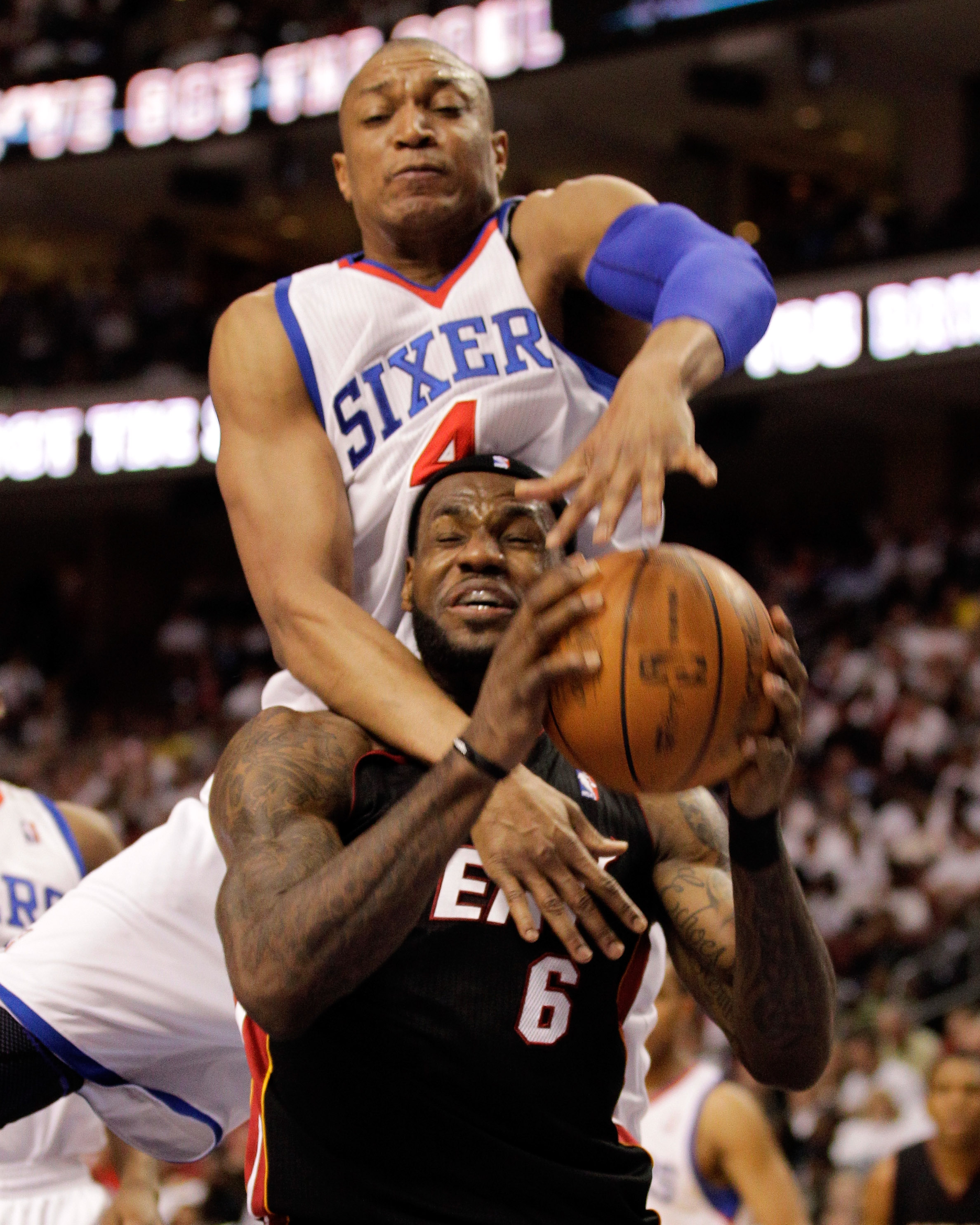 Philadelphia 76ers: Andre Iguodala and Players to Keep and Ditch