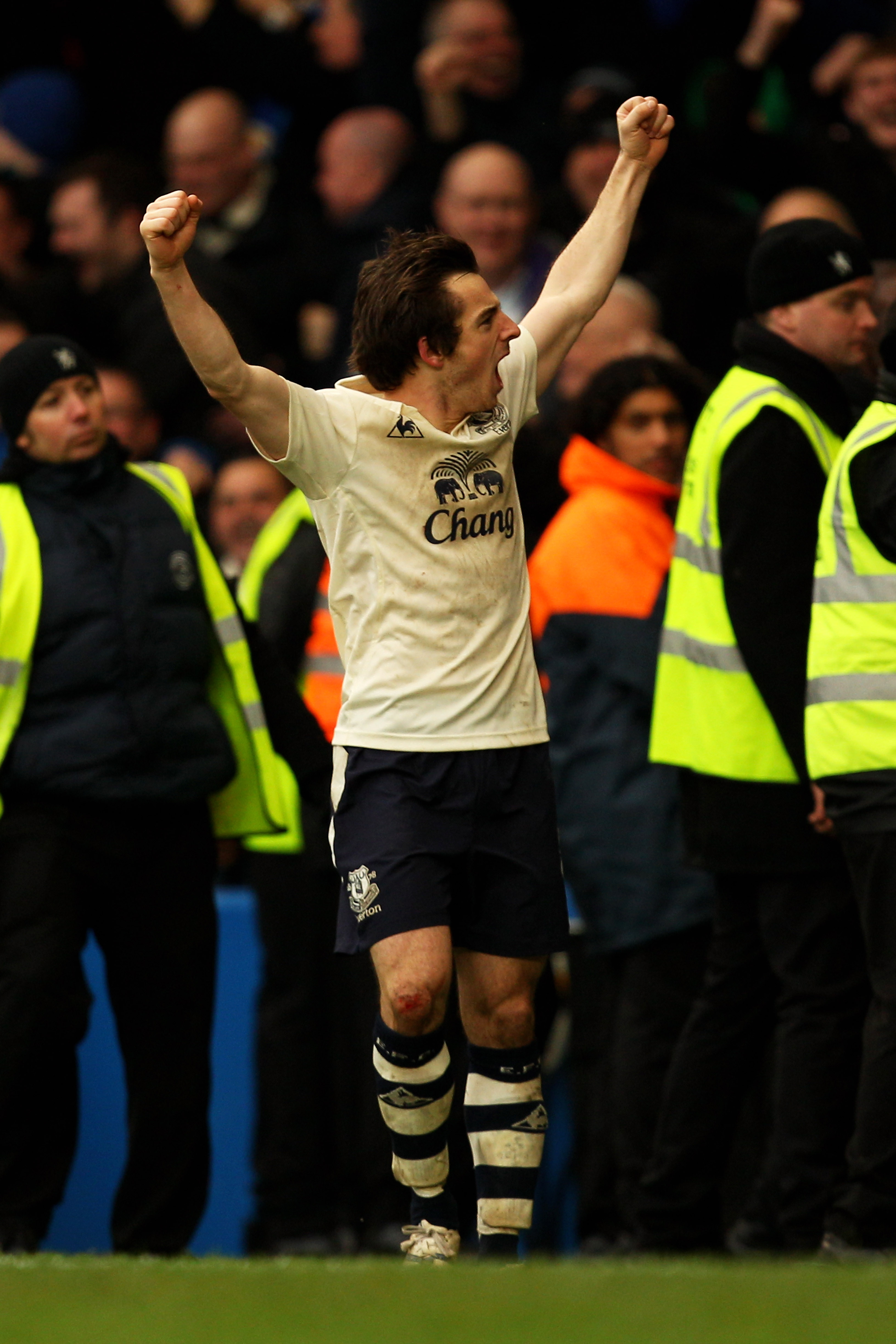 LONDON, ENGLAND - FEBRUARY 19:  Leighton Baines of Everton celebrates after levelling the scores at 1-1 late in extra time during the FA Cup sponsored by E.ON 4th round replay match between Chelsea and Everton at Stamford Bridge on February 19, 2011 in Lo