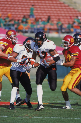 3 Nov 2001: Nick Barnett # 42  of the Oregon State Beavers carries the ball during the game against the USC Trojans at the Los Angeles Coliseum in Los Angeles, California. The Trojans defeated the Beavers 13-16. Mandatory Credit:  Matt Kincaid /Allsport
