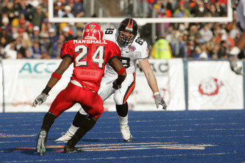 BOISE, ID - DECEMBER 27: Heath Miller #89 of the Virginia Cavaliers carries the ball against Richard Marshall #24 of the Fresno State Bulldogs during the MPC Computers Bowl at Bronco Stadium on December 27, 2004 in Boise, Idaho. Fresno State defeated Virg