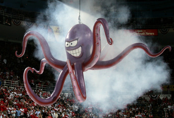 Fan Throws Giant Octopus on Ice at Detroit Red Wings Playoff Game
