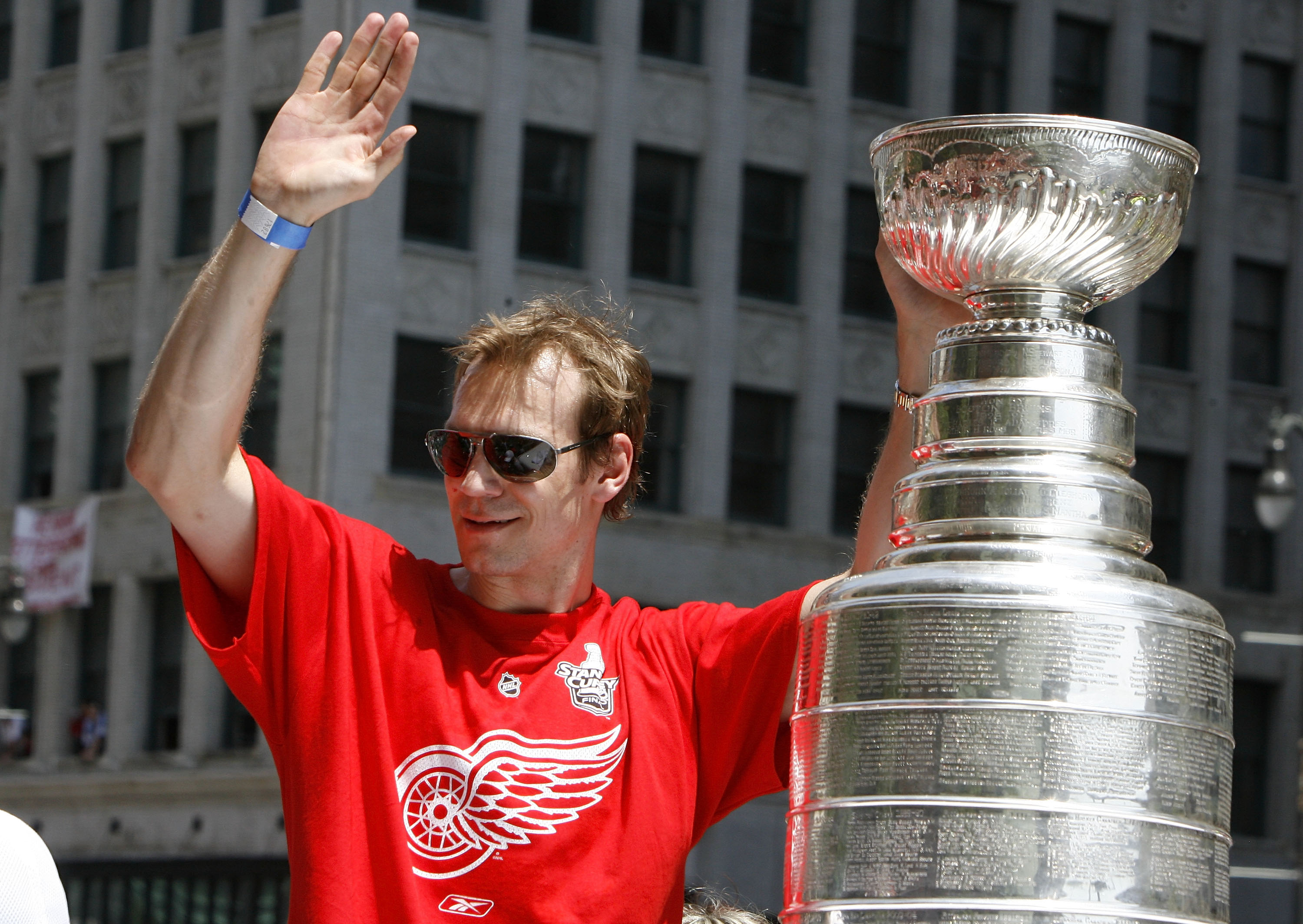 DETROIT - JUNE 06:  Nicklas Lidstrom #5 of the Detroit Red Wings waves to the crowd during a parade to celebrate winning the 2008 Stanley Cup on June 6, 2008 in Detroit, Michigan.  (Photo by Gregory Shamus/Getty Images)