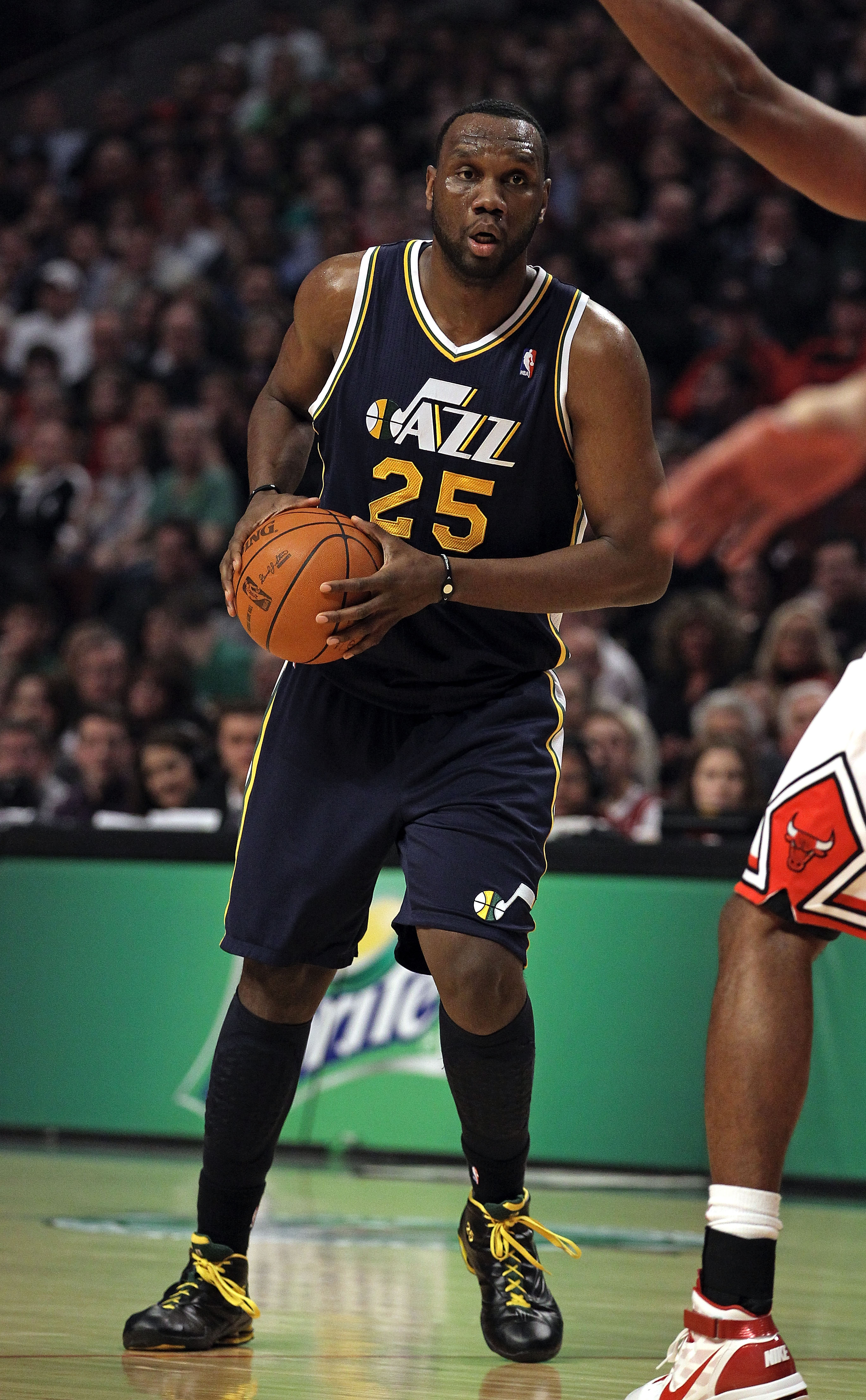 CHICAGO, IL - MARCH 12: Al Jefferson #25 of the Utah Jazz looks to against the Chicago Bulls at the United Center on March 12, 2011 in Chicago, Illinois. The Bulls defeated the Jazz 118-100. NOTE TO USER: User expressly acknowledges and agrees that, by do