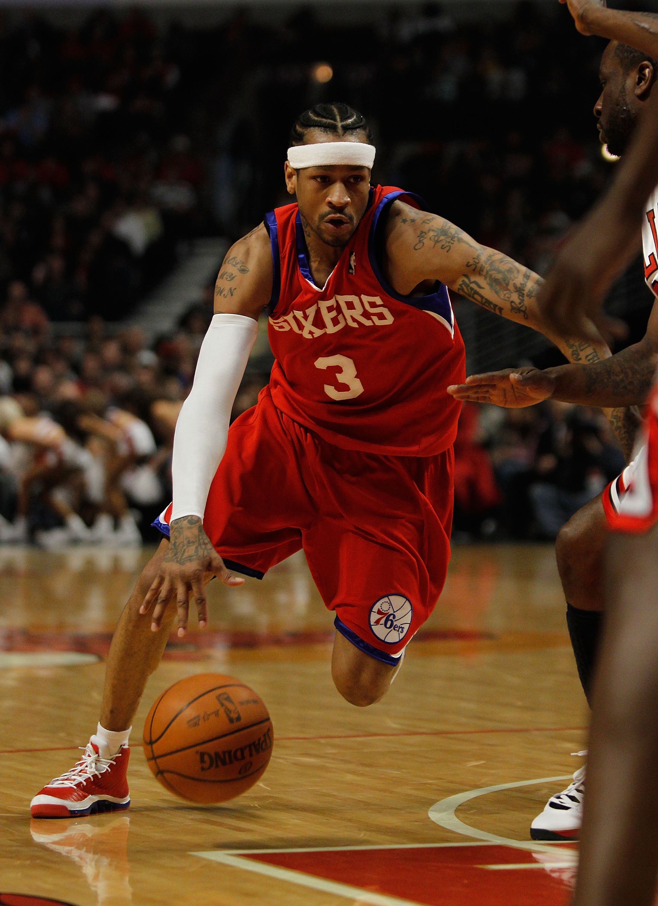 CHICAGO - FEBRUARY 20: Allen Iverson #3 of the Philadelphia 76ers moves against the Chicago Bulls at the United Center on February 20, 2010 in Chicago, Illinois. The Bulls defeated the 76ers 122-90. NOTE TO USER: User expressly acknowledges and agrees tha
