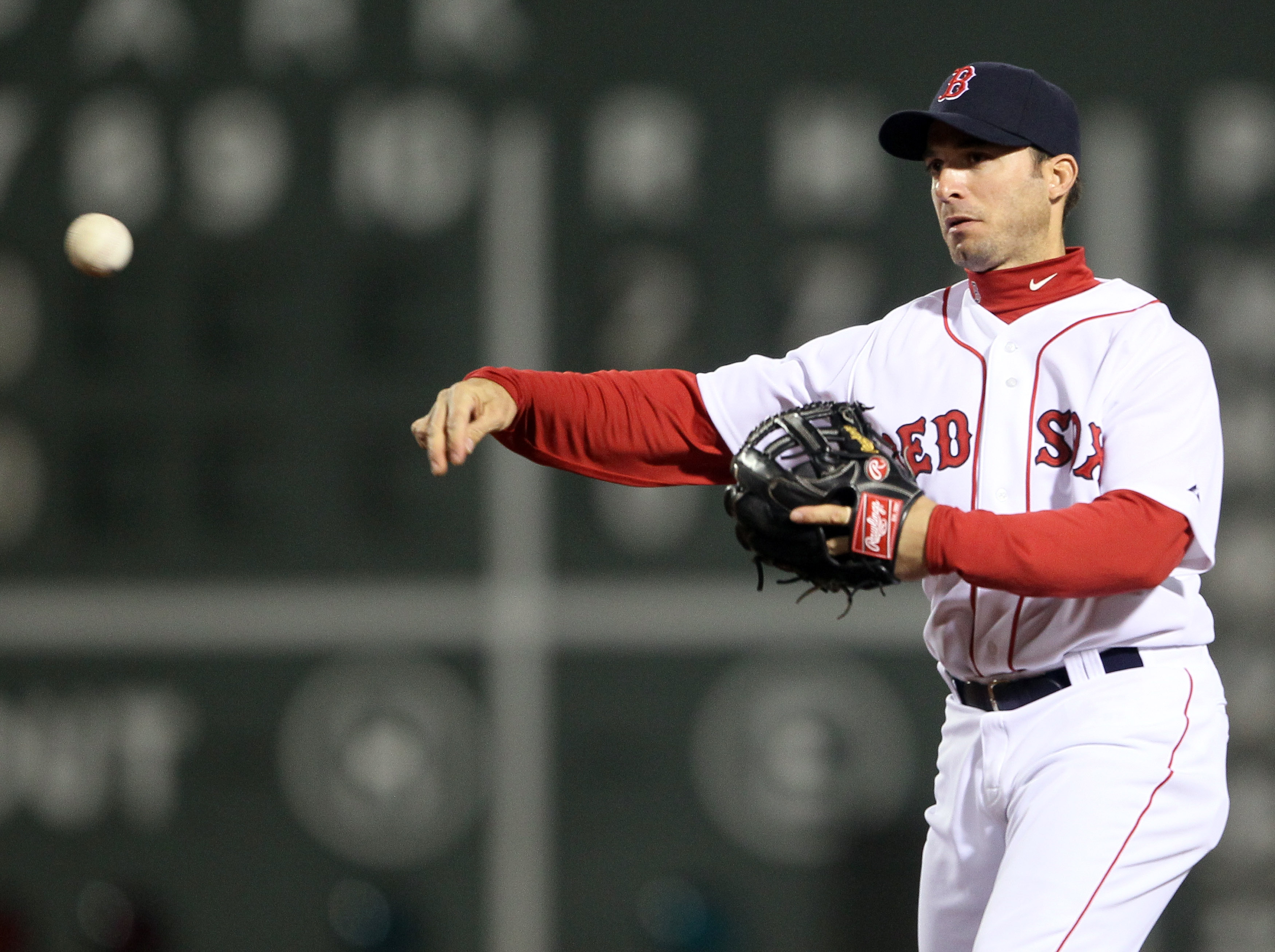 Red Sox beat Reds in 12 on Grady Sizemore liner