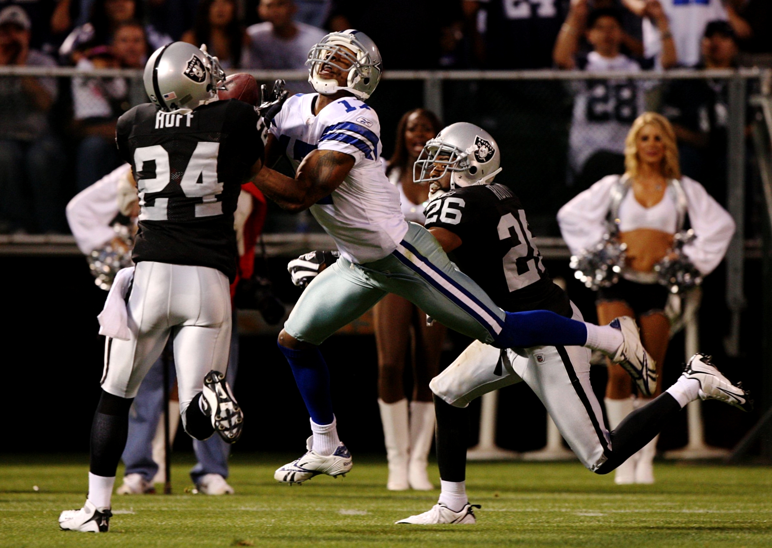 December 7, 1980 - Oakland, California, U.S - Oakland Raiders vs Dallas  Cowboys at Oakland-Alameda