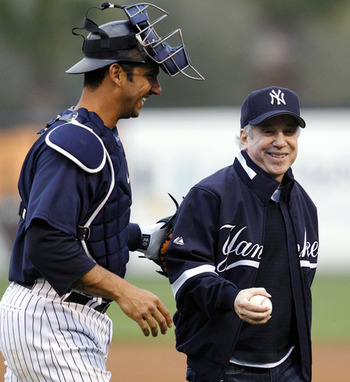 Longtime New York Yankees fan Freddy 'Freddy Sez' Schuman dies at