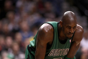 PORTLAND, OR - DECEMBER 30:  Kevin Garnett #5 of the Boston Celtics  takes a break against the Portland Trail Blazers at the Rose Garden on December 30, 2008 in Portland, Oregon.  NOTE TO USER: User expressly acknowledges and agrees that, by downloading a
