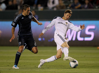 CCARSON, CA - MAY 14:   David Beckham #23 of the Los Angeles Galaxy controls the ball in front of Davy Arnaud #22 of Sporting Kansas City at The Home Depot Center on May 14, 2011 in Carson, California.  The Galaxy won 4-1.  (Photo by Stephen Dunn/Getty Im