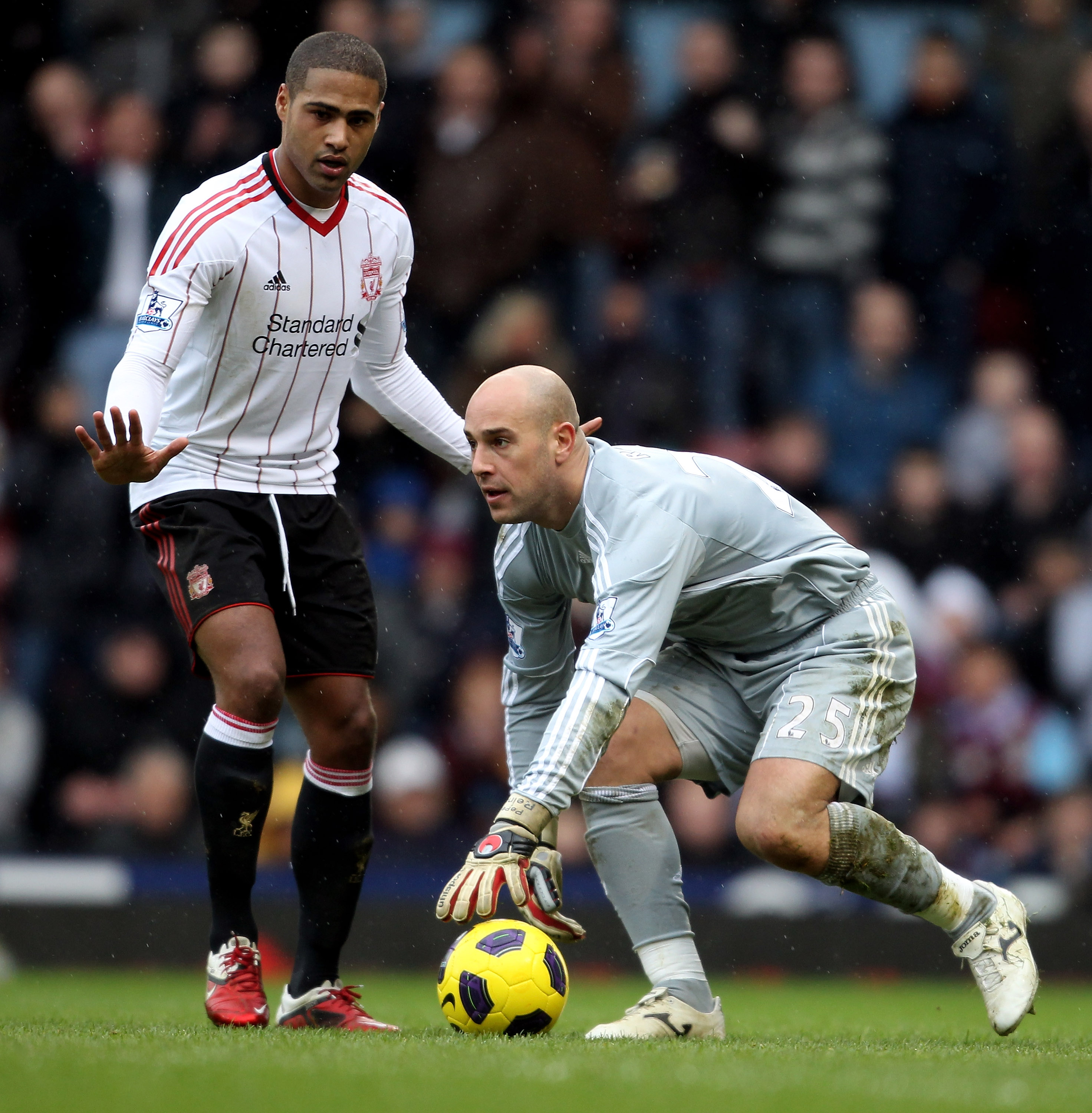 LONDON, ENGLAND - FEBRUARY 27:  Glen Johnson (L) and Pepe Reina of Liverpool in action during the Barclays Premier League match between West Ham United and Liverpool at the Boleyn Ground on February 27, 2011 in London, England.  (Photo by Scott Heavey/Get