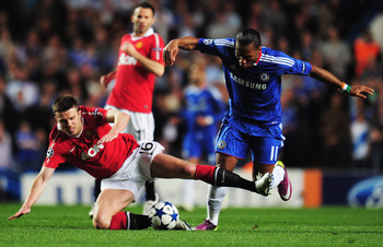 LONDON, ENGLAND - APRIL 06:  Michael Carrick of Manchester United battles with Didier Drogba of Chelsea during the UEFA Champions League quarter final first leg match between Chelsea and Manchester United at Stamford Bridge on April 6, 2011 in London, Eng