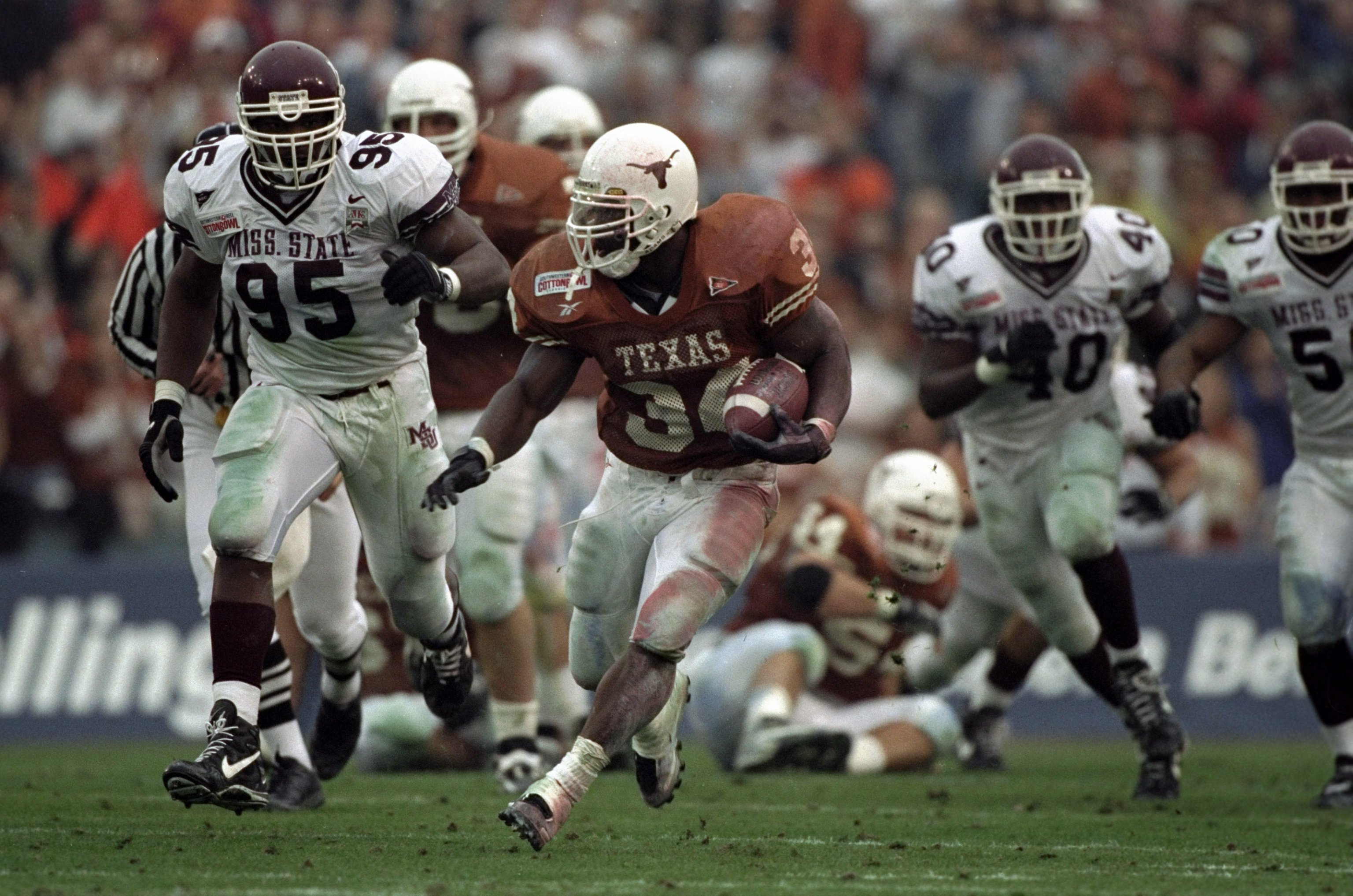 3 Jan 1999: Ricky Williams #34 of the Texas Longhorns in action during the Southwestern Bell Cotton Bowl against the Mississippi State Bulldogs at the Cotton Bowl in Dallas, Texas. Texas defeated Mississippi St. 38-11.