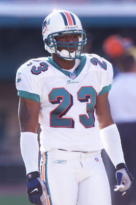 18 Nov 2001 : Patrick Surtain of the Miami Dolphins during the game against the New York Jets at Pro Player Stadium in Miami, Florida. The Jets beat the Dolphins 24-0. DIGITAL IMAGE. Mandatory Credit: Eliot Schechter/Allsport