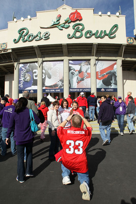 PASADENA, CA - JANUARY 01:  A view of fans at the Rose Bowl prior to the game between the Wisconsin Badgers and the TCU Horned Frogs in the 97th Rose Bowl game on January 1, 2011 in Pasadena, California.  (Photo by Stephen Dunn/Getty Images)
